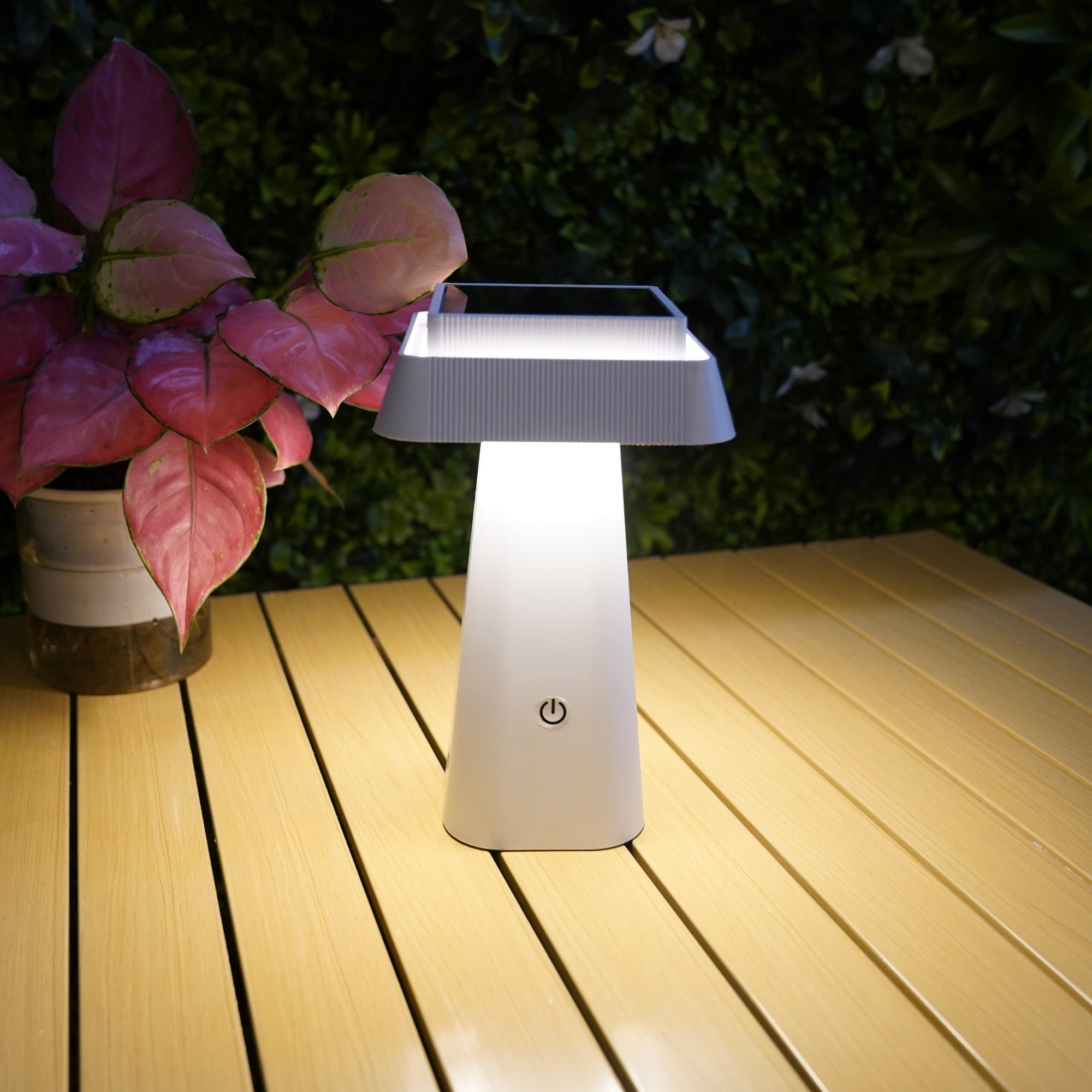 Lampe de table Led solaire blanche RITA - 3 modes d'éclairage 70 à 370 lumens - Tactile - Prise USB - Lumihome