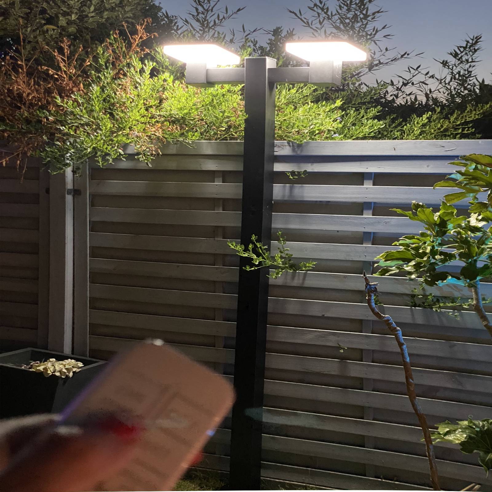 Lampadaire solaire RGB CCT 2000 lumens + Télécommande - Garantie 5