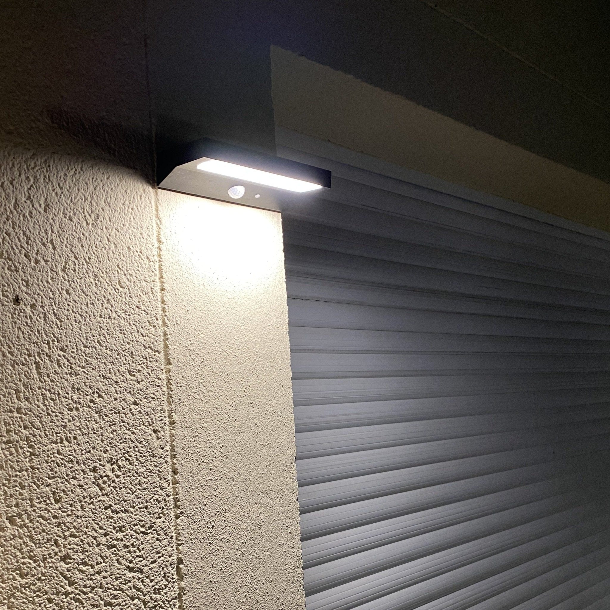 PULSAR Solar Led Wandleuchte für den Außenbereich - Bewegungsmelder - 3 Lichtmodi 75 bis 600 Lumen - Lumihome-Deutschland.com