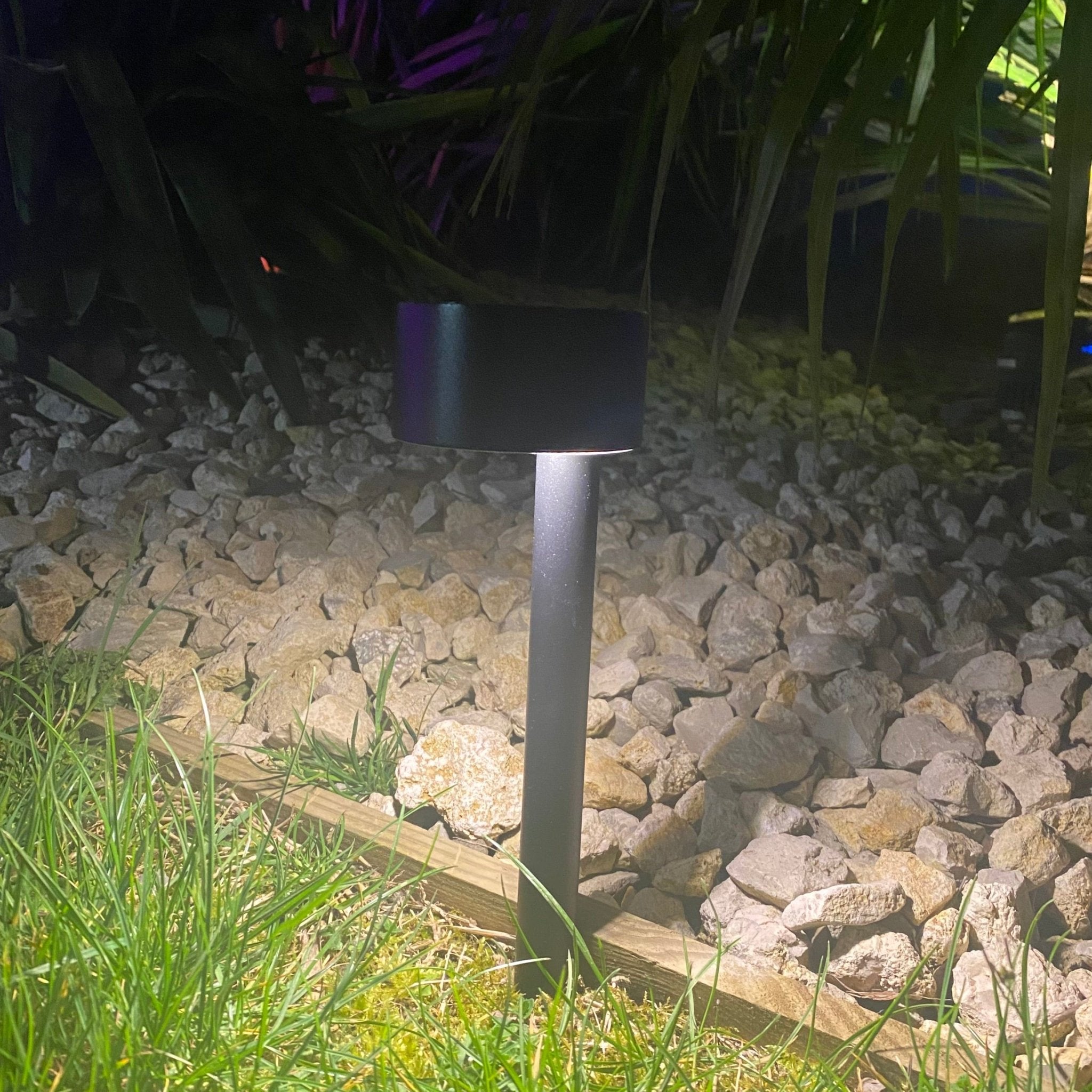 Solar-LED-Balise QUEEN zum Einpflanzen - Höhe 24cm - 100 Lumen - Schwarz - Lumihome-France.com