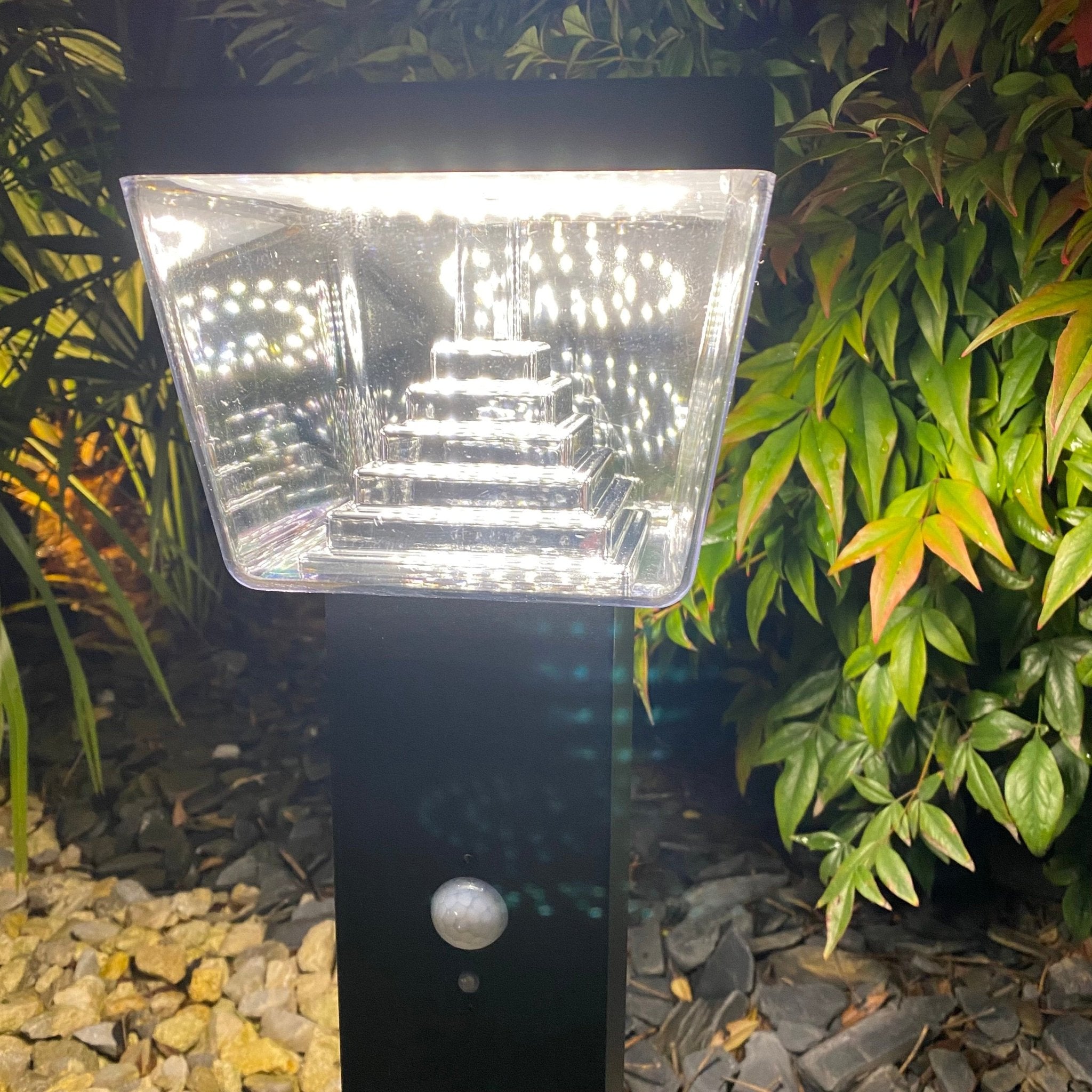 Solar Led Poller LIBERTY - Bewegungsmelder - 3 Beleuchtungsmodi - 75 bis 600 Lumen - Lumihome-France.com