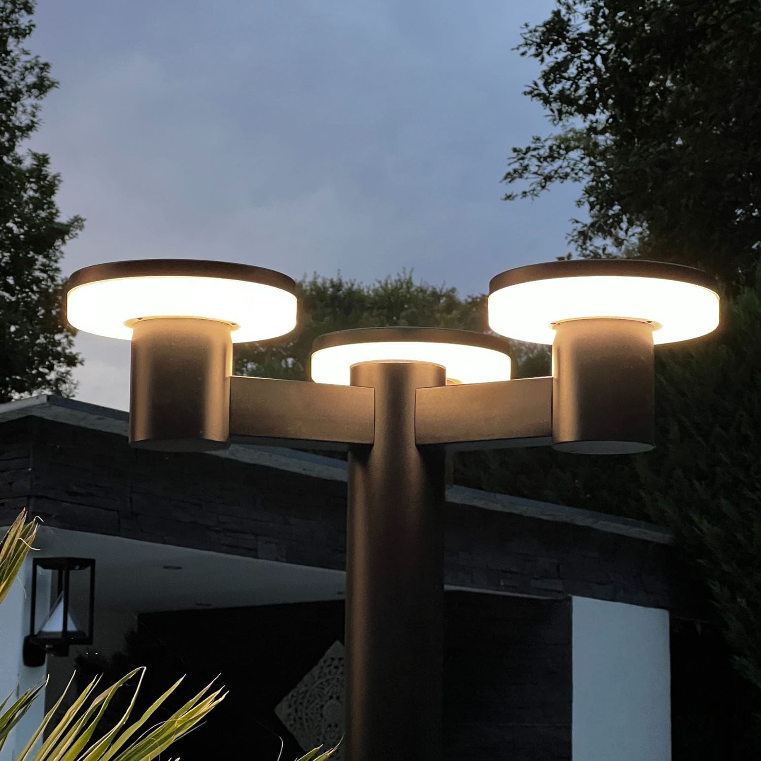 Led-Solar-Standleuchte ALTO 3000 - Höhe 2m - Fernbedienbar - 300 bis 3000 Lumen - Lumihome-Deutschland.com