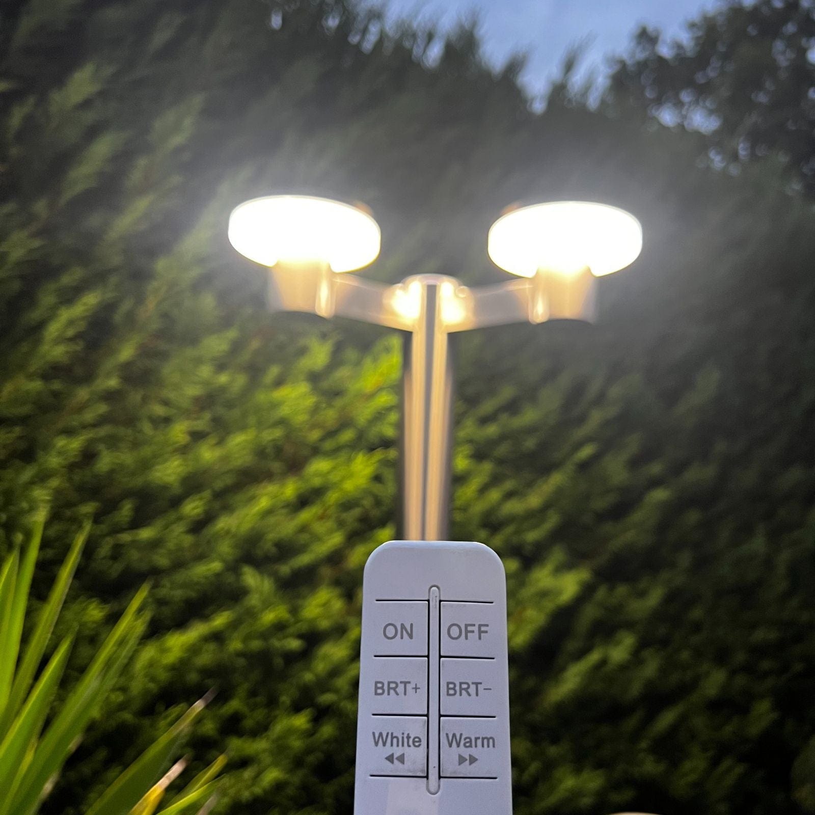 Led-Solar-Standleuchte ALTO 3000 - Höhe 2m - Fernbedienbar - 300 bis 3000 Lumen - Lumihome-Deutschland.com