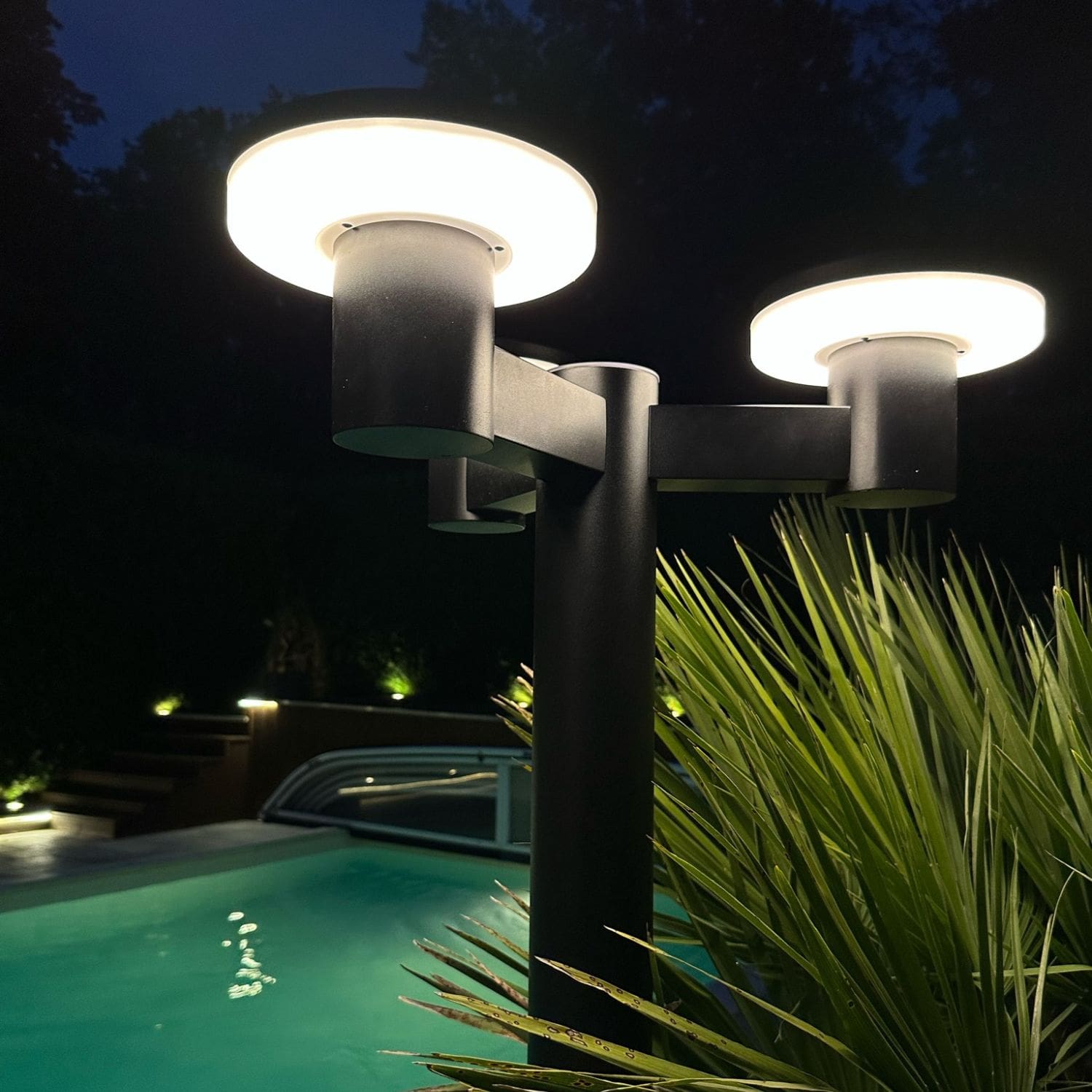 Led-Solar-Standleuchte ALTO 3000 - Höhe 2m - Fernbedienbar - 300 bis 3000 Lumen - Lumihome-Deutschland.com