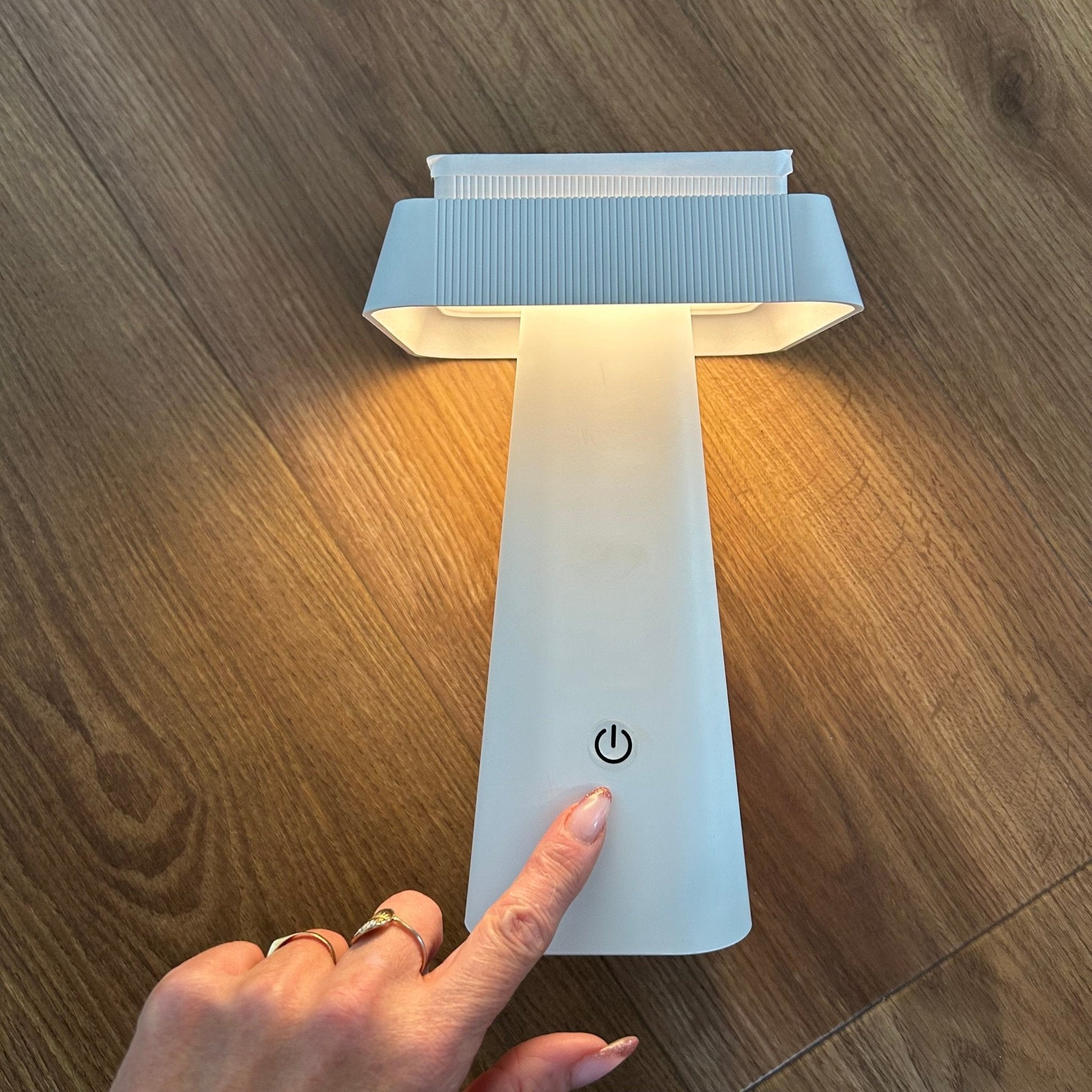 Solar Led Tischleuchte Weiß RITA - 3 Leuchtstufen 70 bis 370 Lumen - Touch - USB-Anschluss - Lumihome