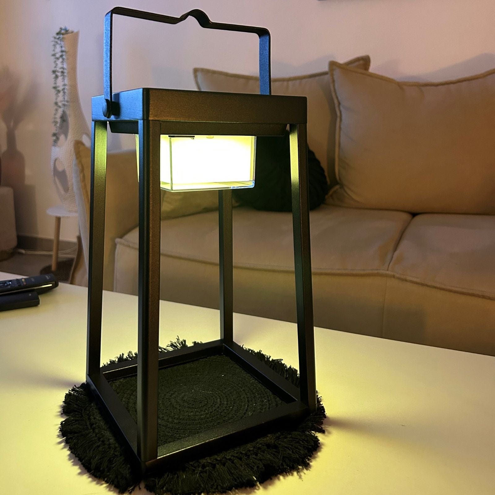 EVADE Solar & Usb Connected Led Laterne - RGB+CCT - Mit Smartphone steuerbar - Drinnen & Draußen - Lumihome