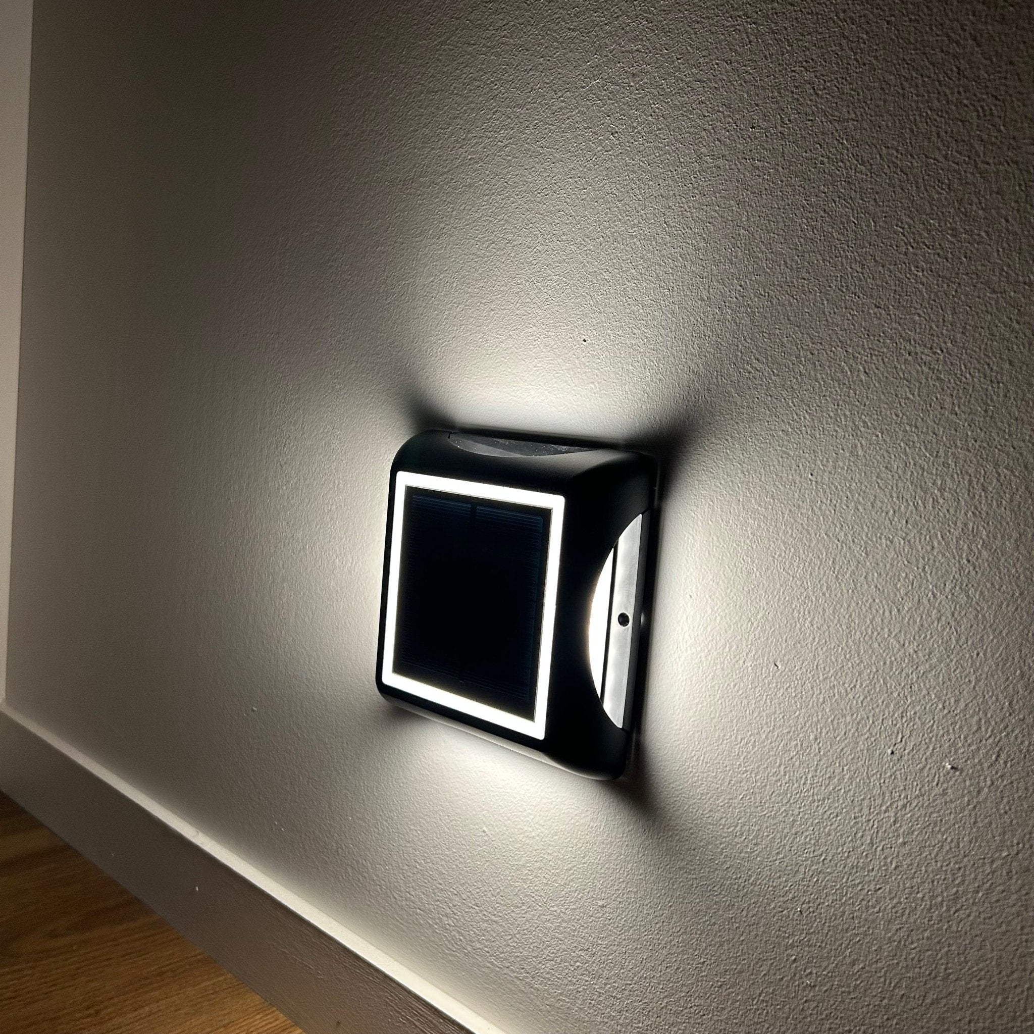 Solar-LED-Pflasterstein quadratisch schwarz - 3 Modi von 50 bis 200 Lumen - IP65 - Boden- oder Wandmontage - Lumihome-France.com