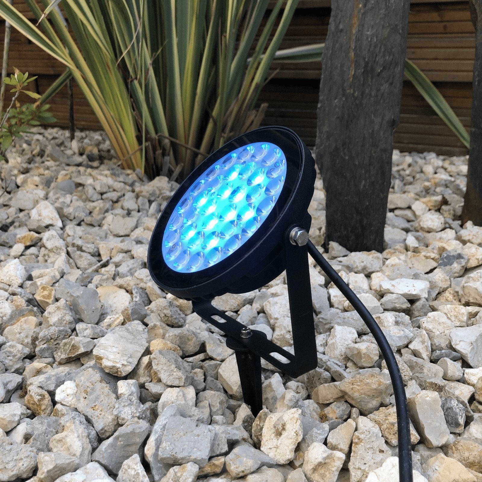 Spot Led mit Spieß RGB/CCT verbunden 15W - 230V - Ø 17 cm - Ferngesteuert - Lumihome