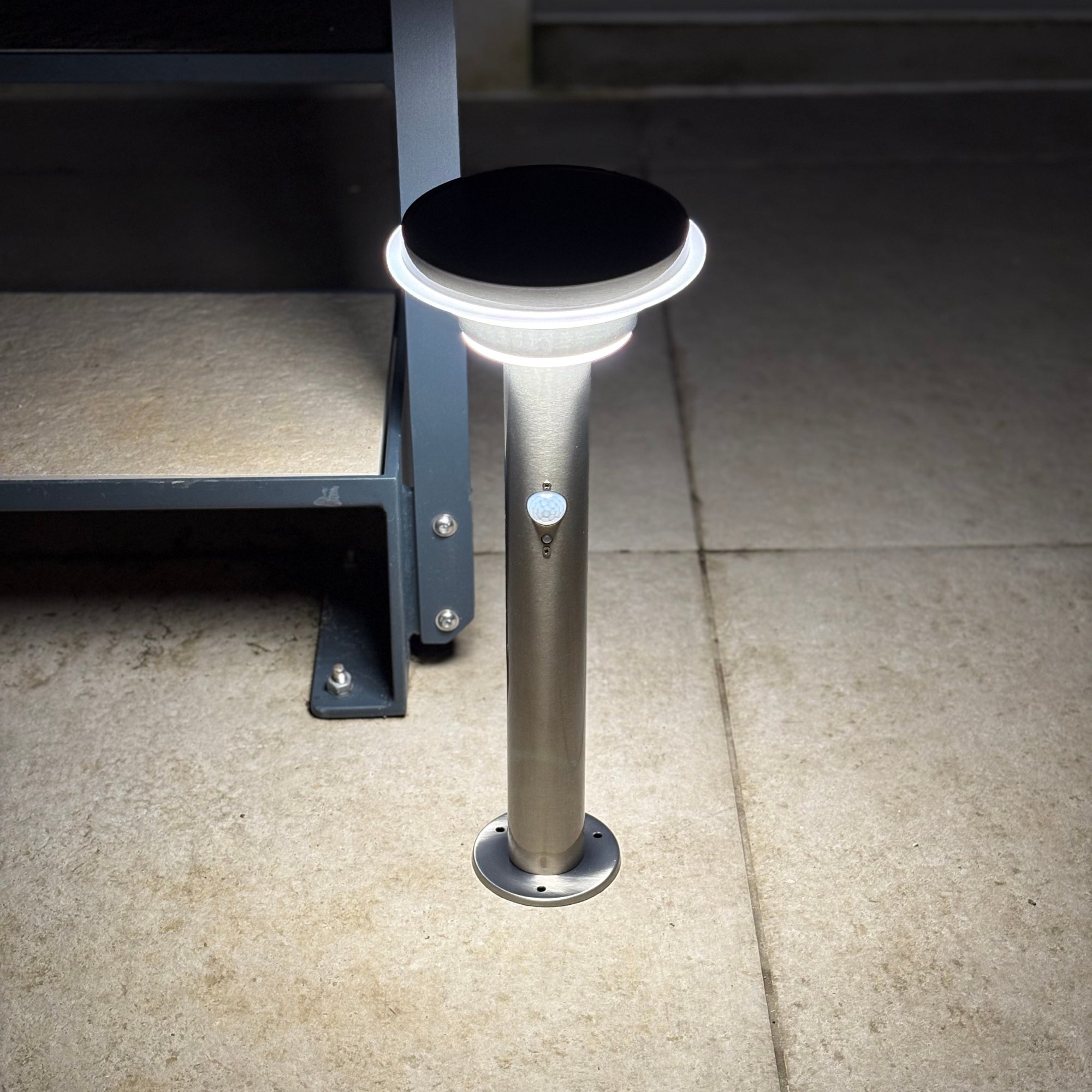 GENOVA solar Led bollard - Motion detector - 3 lighting modes 100 to 1000 lumens - Lumihome