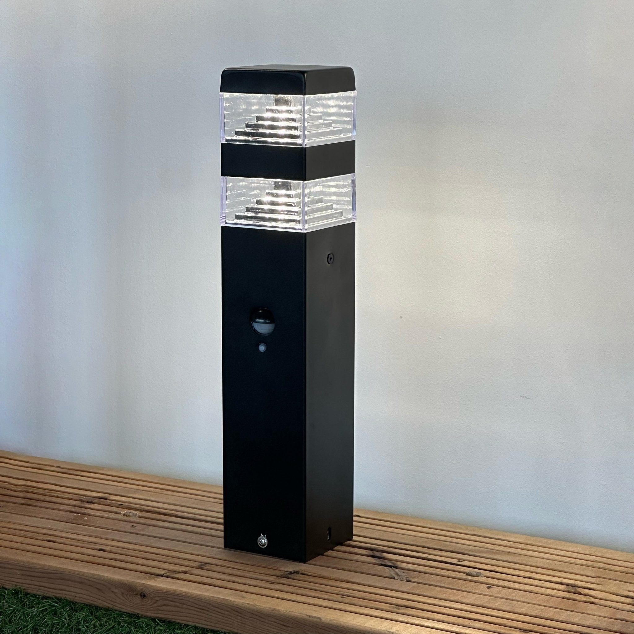 Pyramid 32 Led bollard with detector - Lumihome