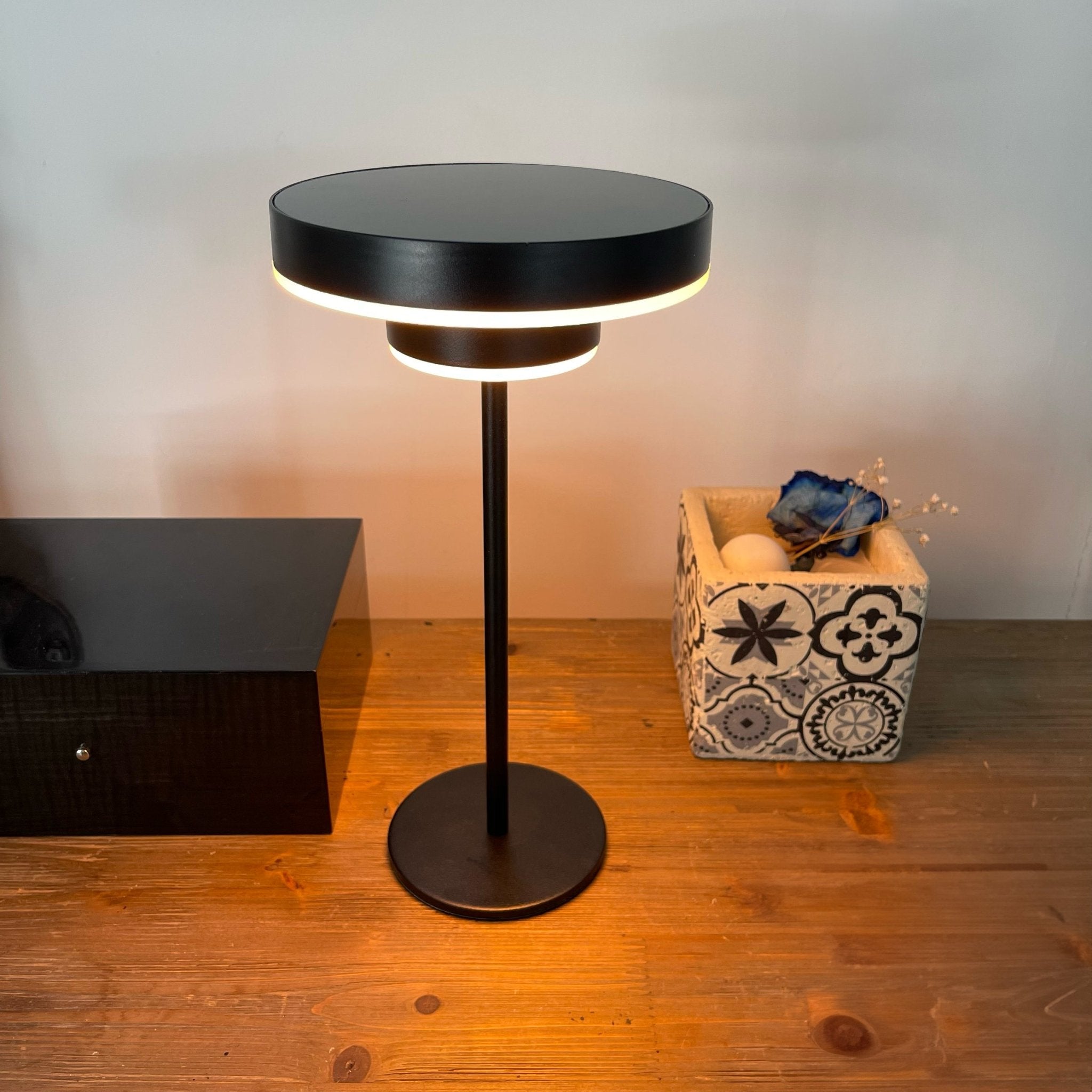 GENOVA solar LED table lamp - Lumihome