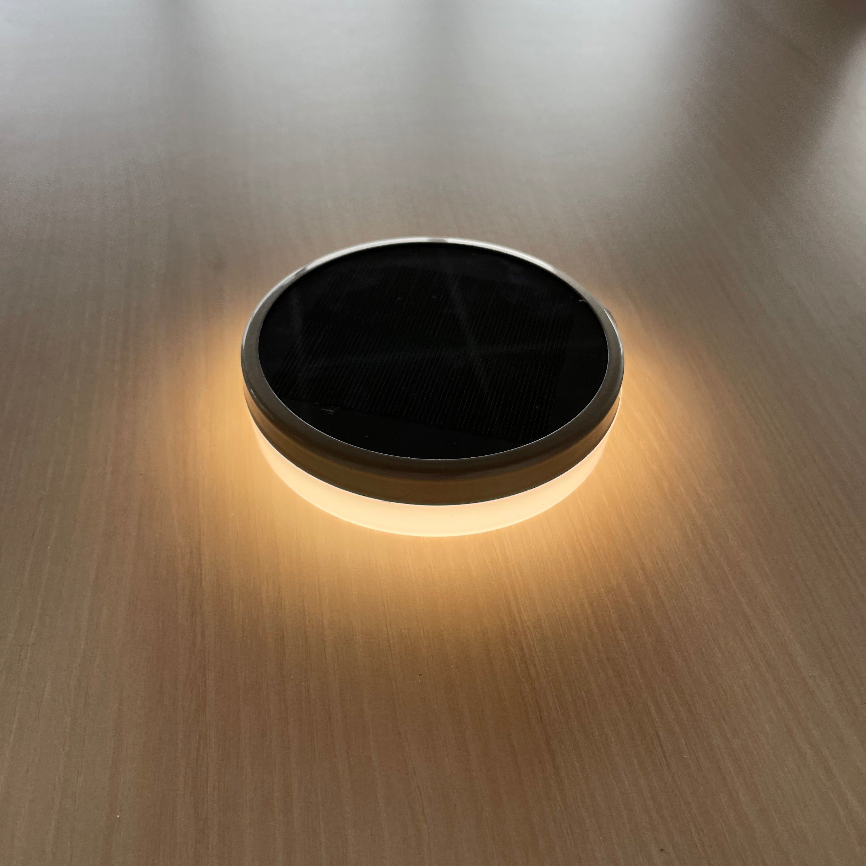 NOMADE round solar LED table lamp