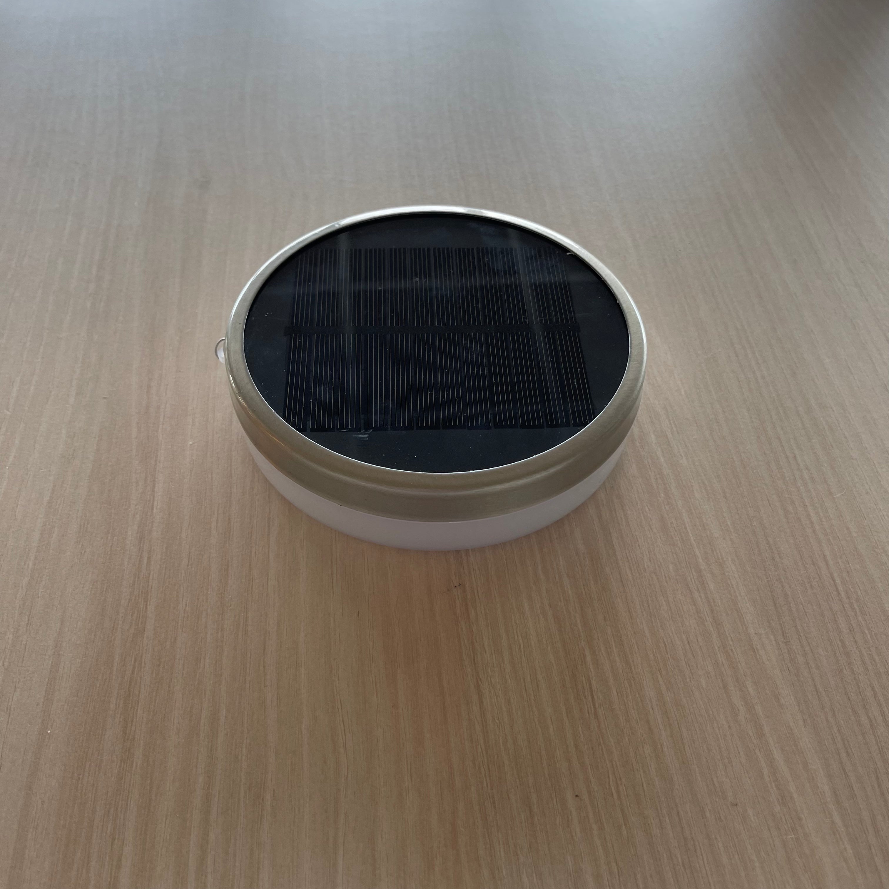 NOMADE round solar LED table lamp