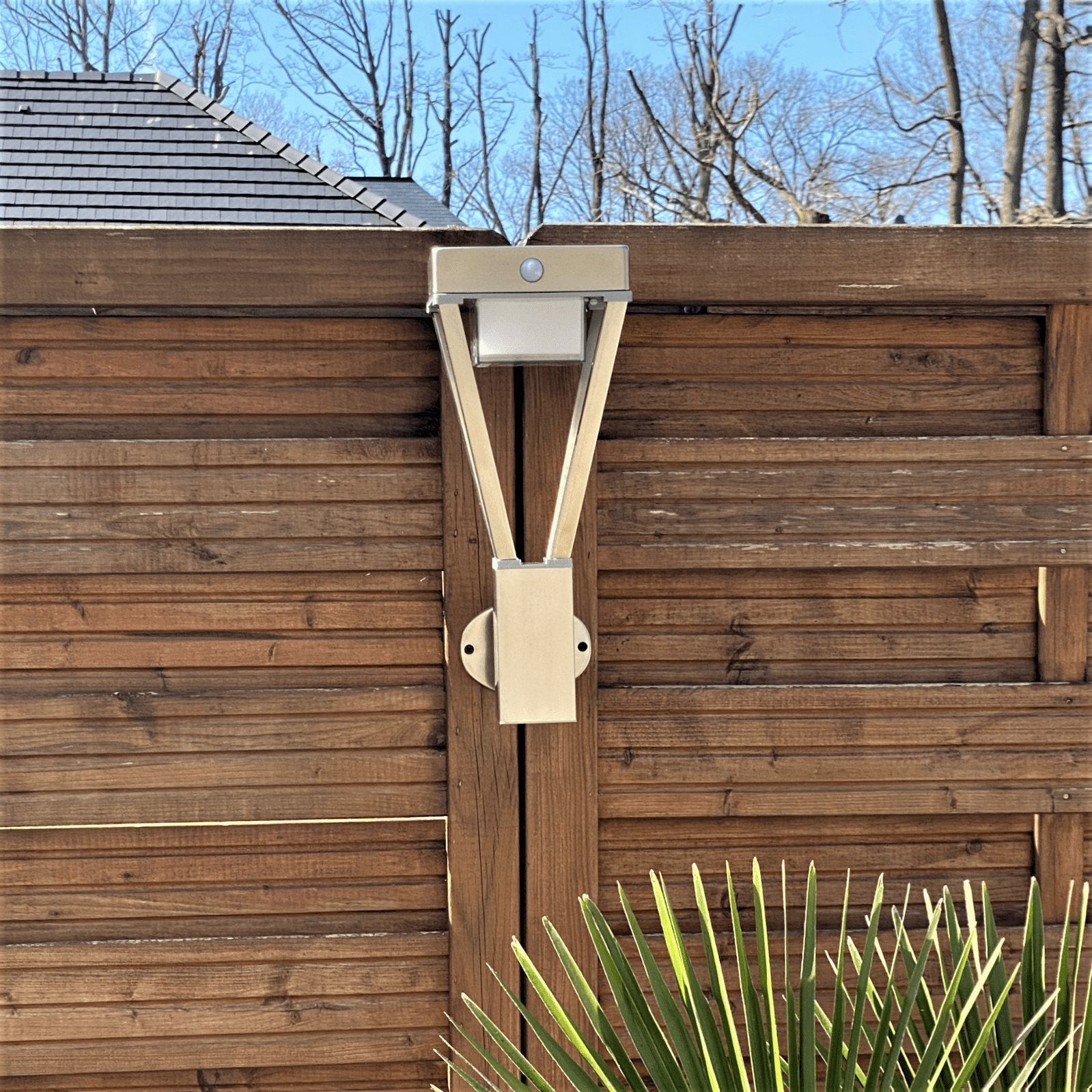 LUXOR Solar outdoor Led wall lamp - Motion detector - 3 lighting modes - 75 to 600 lumens - Lumihome-France.com