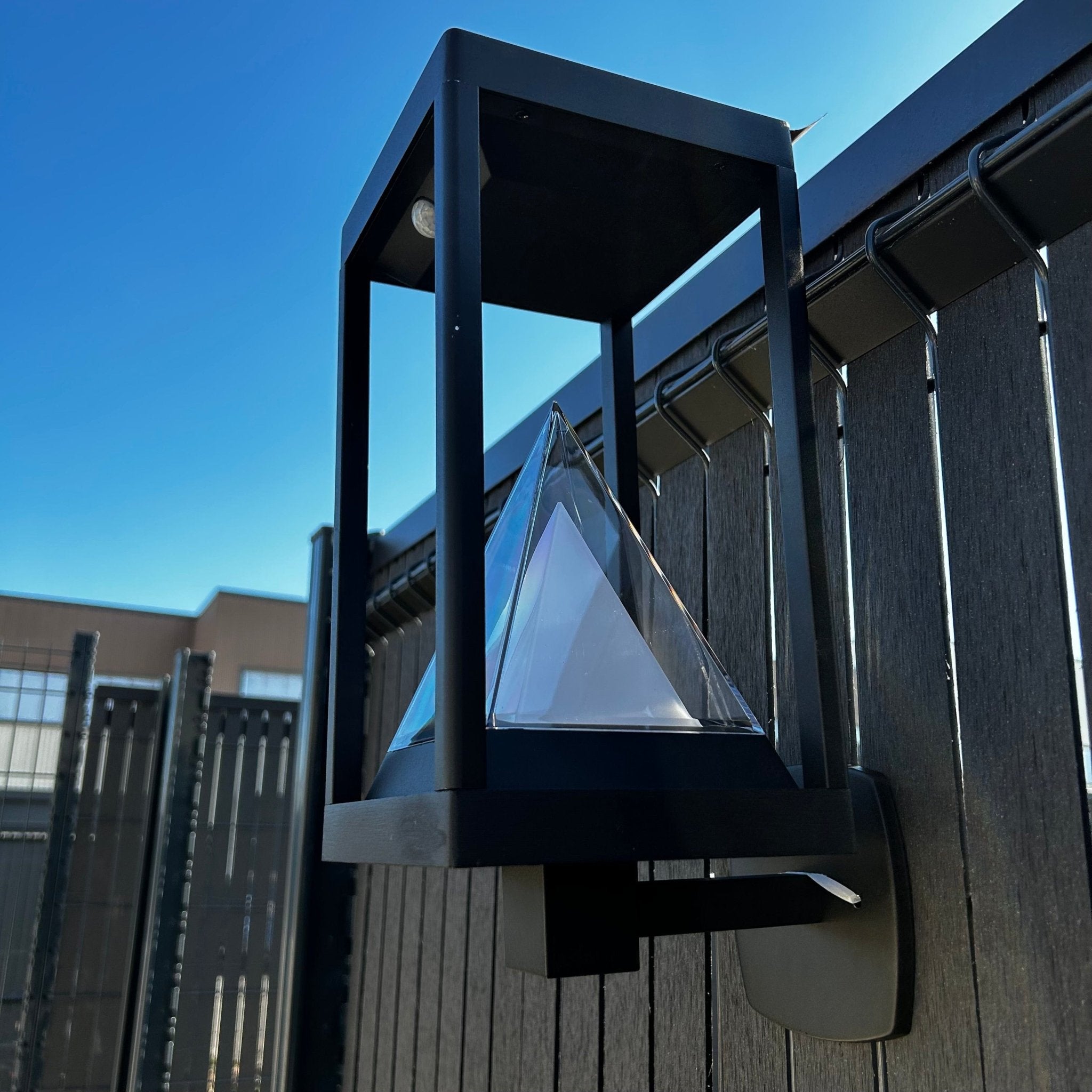 KEOPS Solar Led Wall Light - Motion detector - 3 lighting modes 75 to 600 lumens - Lumihome-France.com