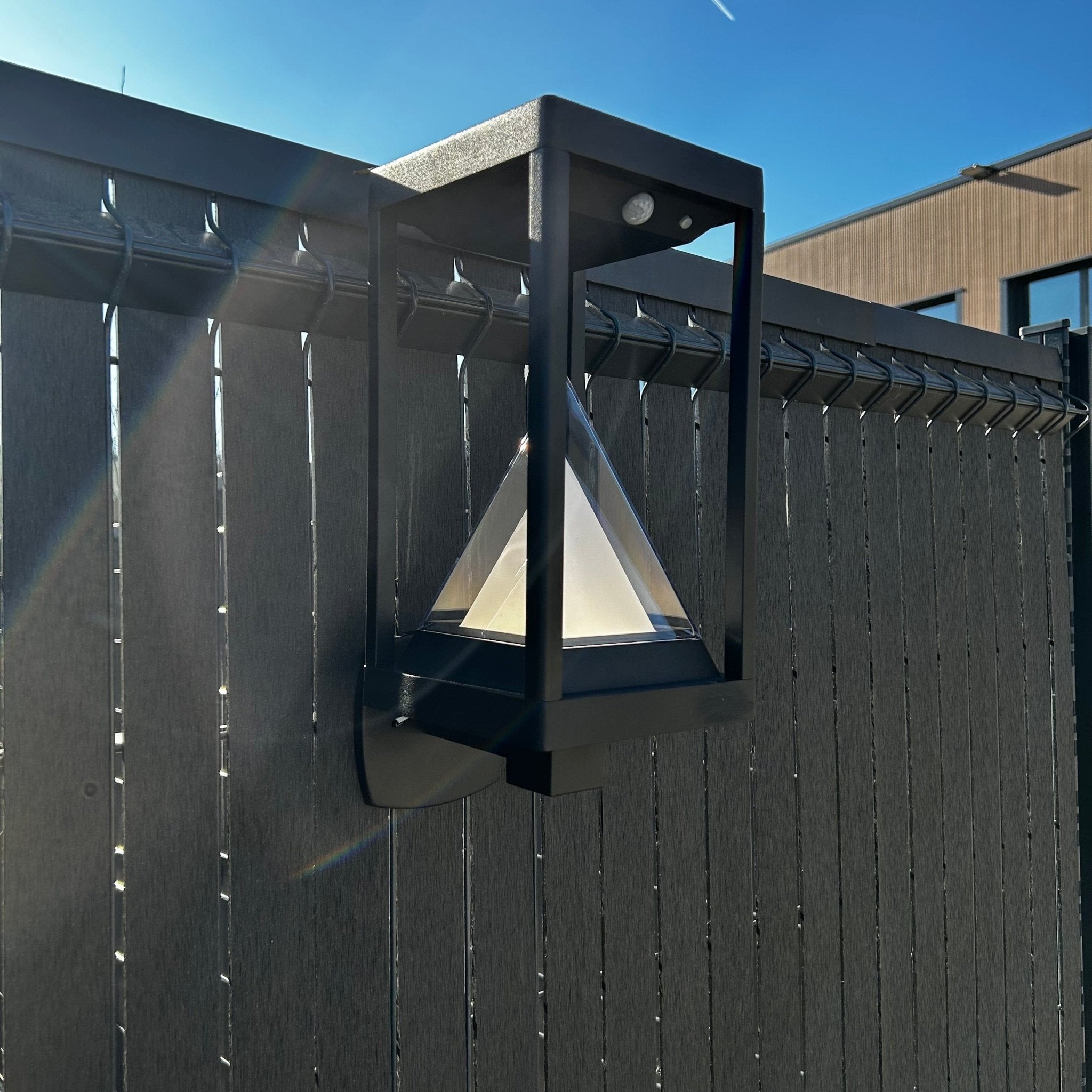 KEOPS Solar Led Wall Light - Motion detector - 3 lighting modes 75 to 600 lumens - Lumihome-France.com