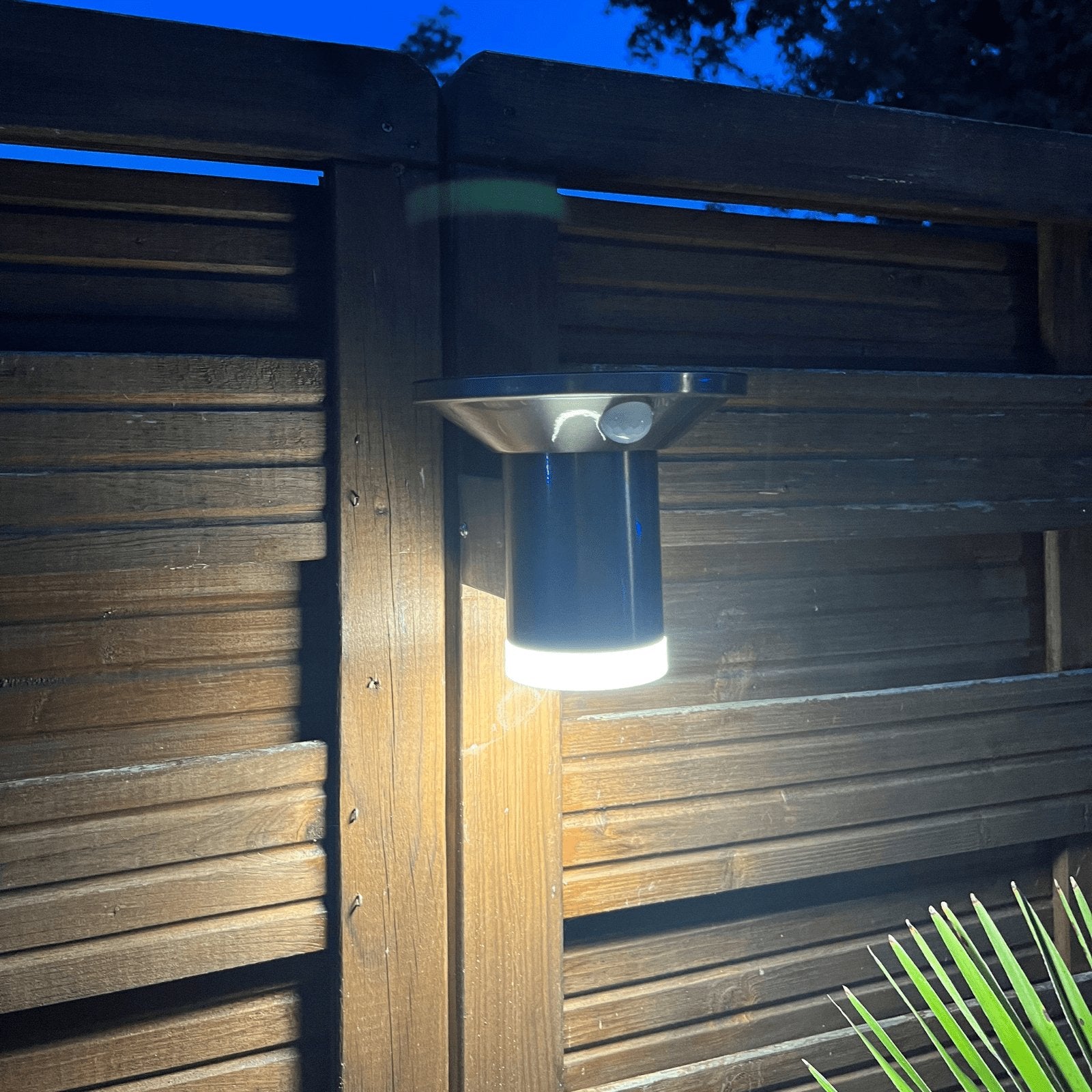 SYDNEY Solar Led Wall Light - Motion detector - 3 lighting modes - 75 to 500 lumens - Lumihome-France.com