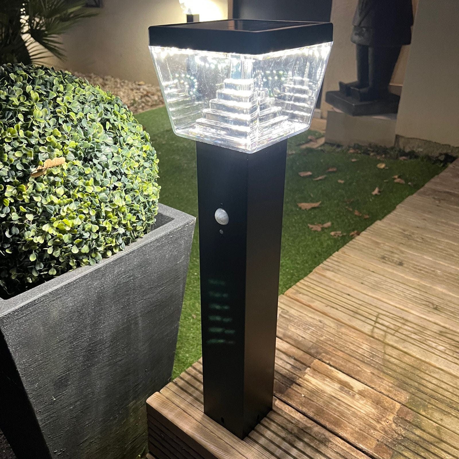 LIBERTY Led solar bollard - Motion detector - 3 lighting modes - 75 to 600 lumens - Lumihome-France.com