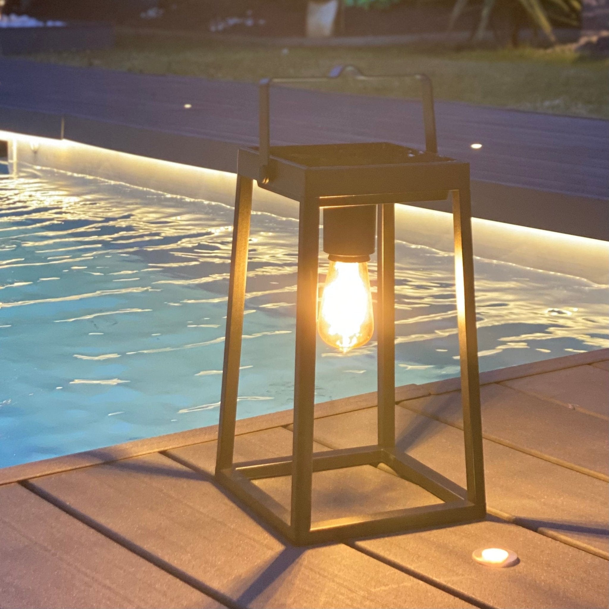 Solar led lantern - Black - Height 30 cm - E27 bulb included - USB cable - 400 lumens max - Lumihome-France.com