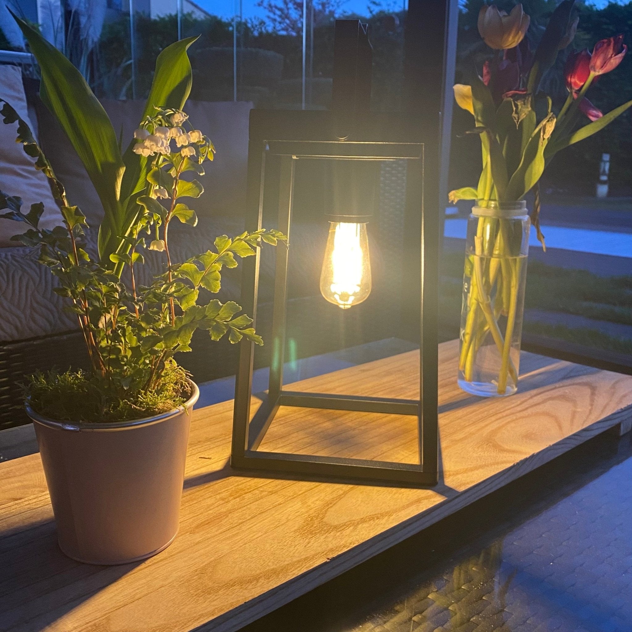 Solar led lantern - Black - Height 30 cm - E27 bulb included - USB cable - 400 lumens max - Lumihome-France.com