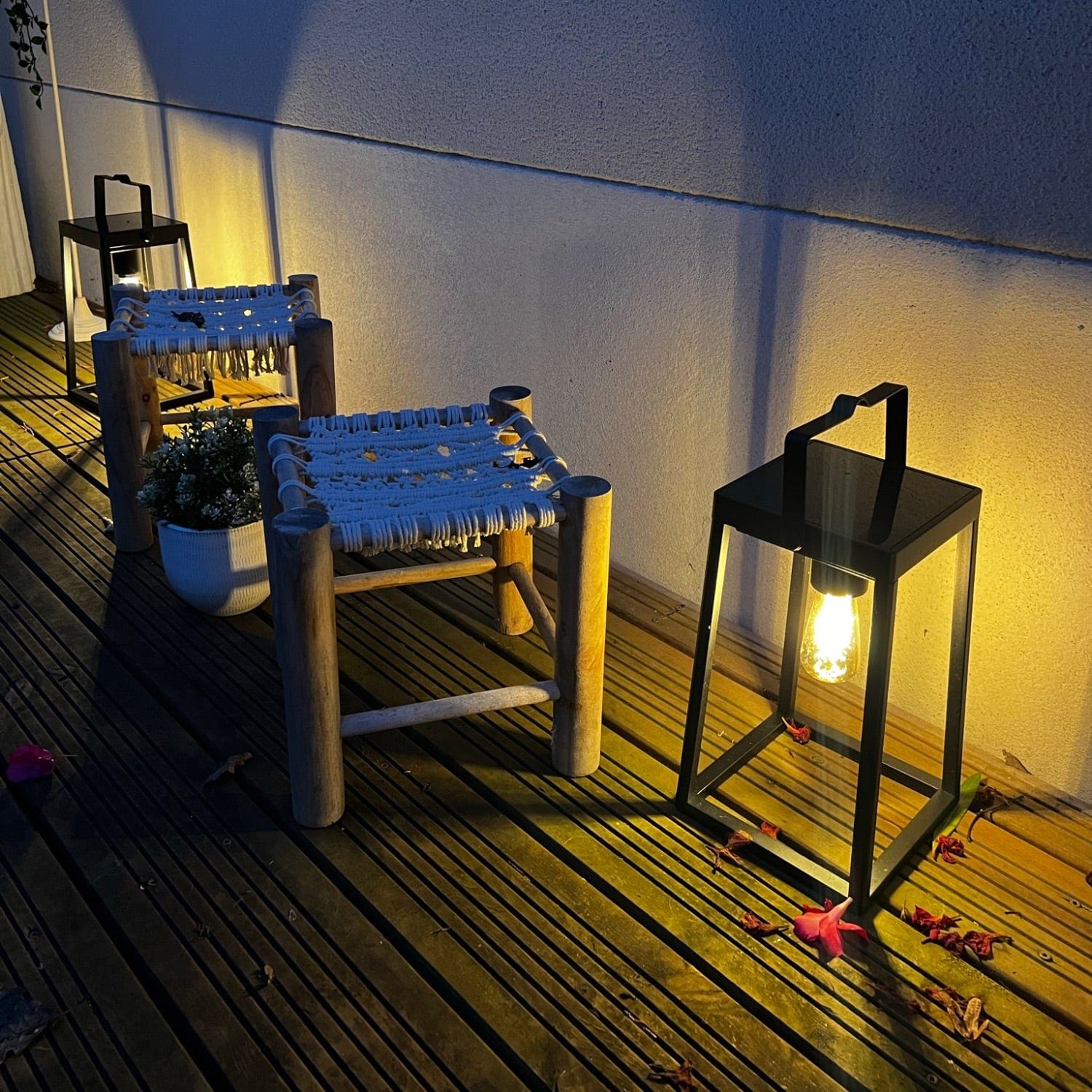 Solar led lantern - Black - Height 30 cm - E27 bulb included - USB cable - 400 lumens max - Lumihome-France.com