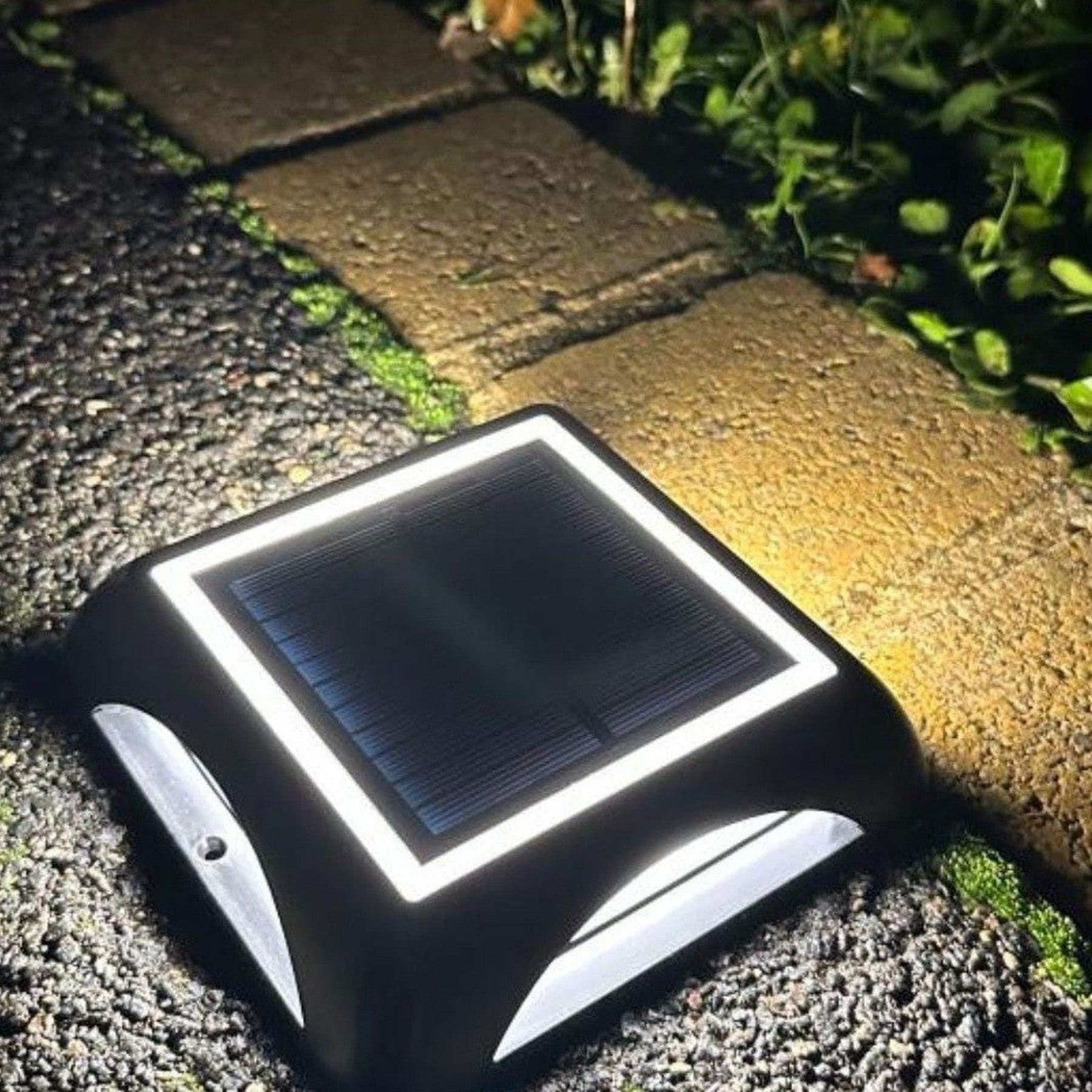 Square black LED solar paving stone - 3 modes from 50 to 200 lumens - IP65 - floor or wall - Lumihome-France.com