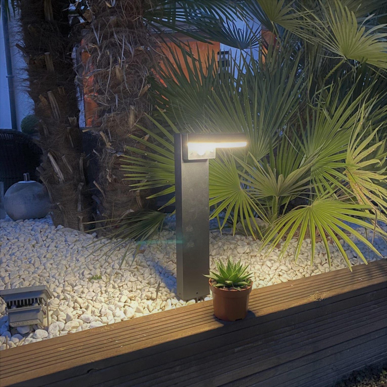 Test Led solar bollard DAYTONA - Motion detector - 3 lighting modes 75 to 600 lumens - Lumihome-France.com