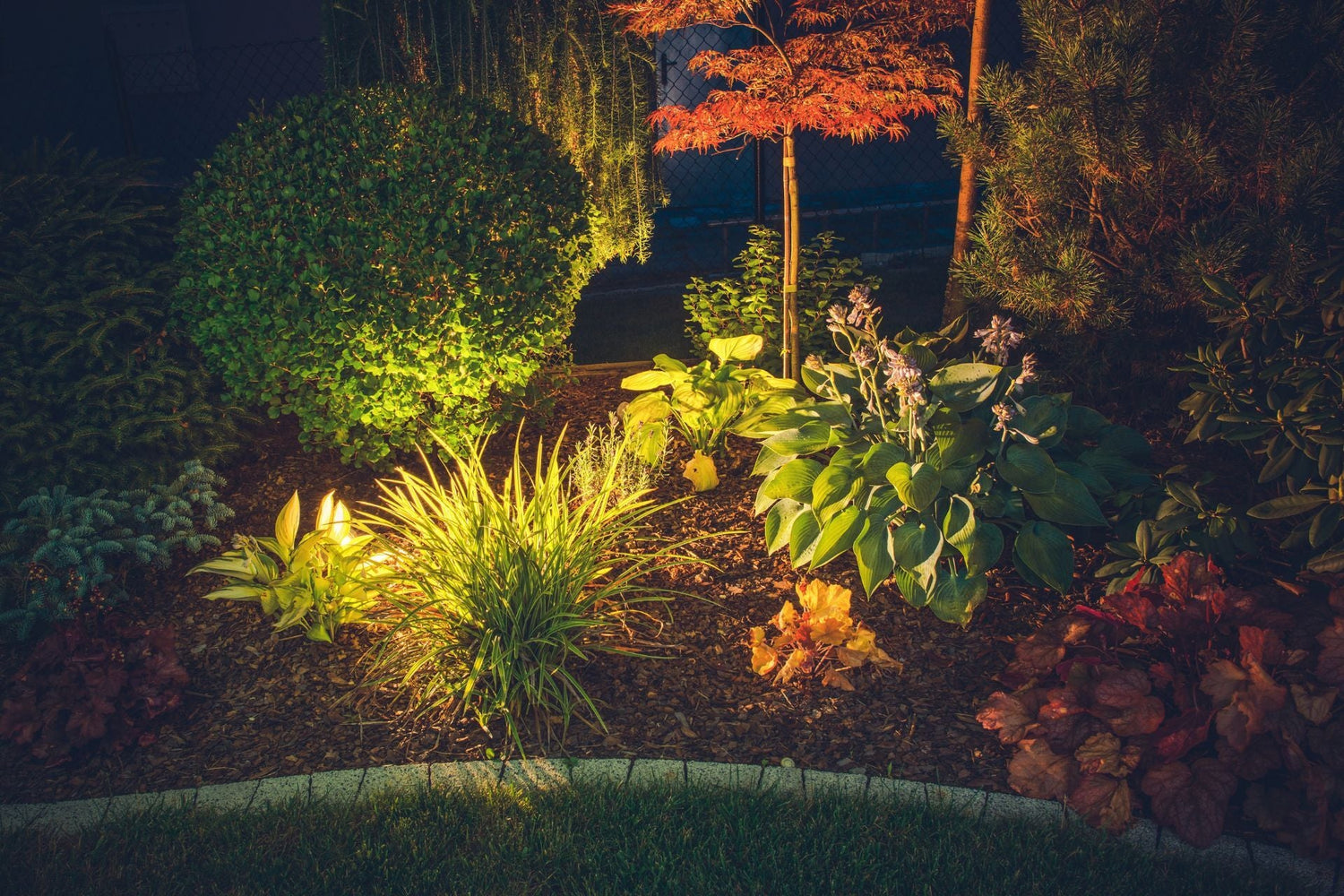 5 ideas para iluminar un jardín grande - Lumihome