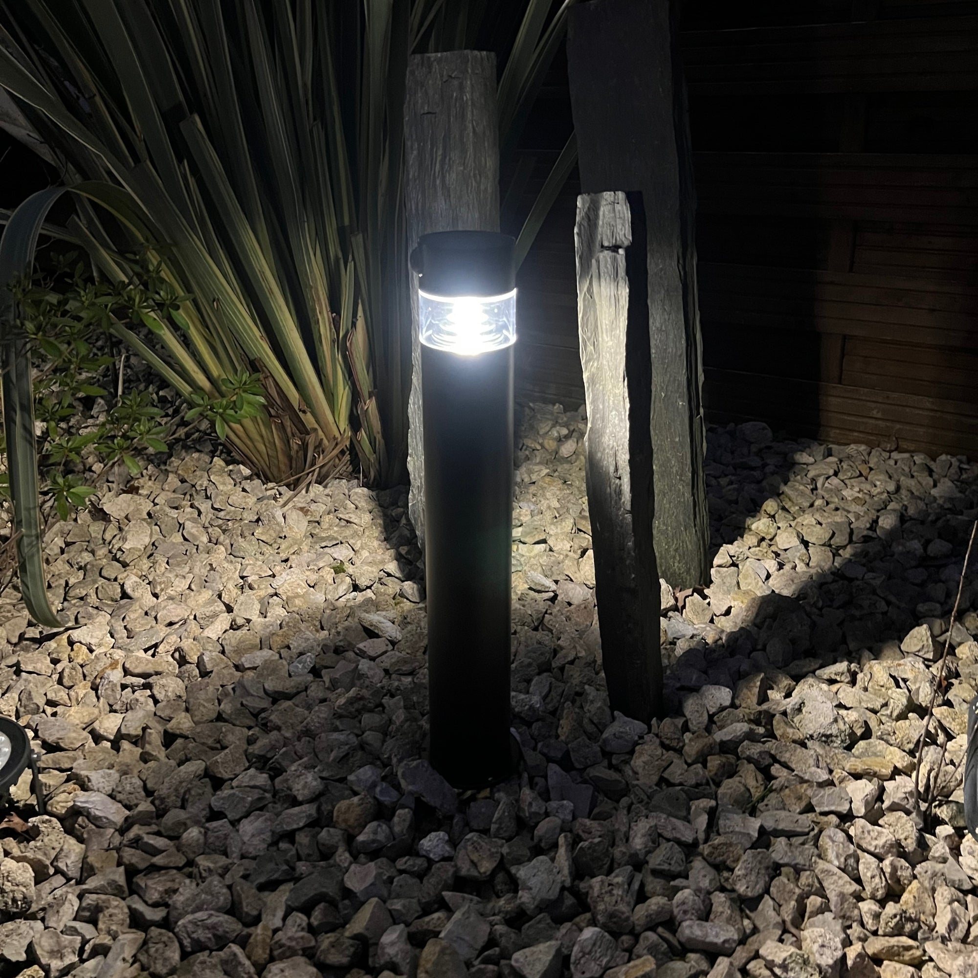 Pilona solar led ORION - Para plantar - Altura 50 cm - De 75 a 150 lúmenes - Lumihome