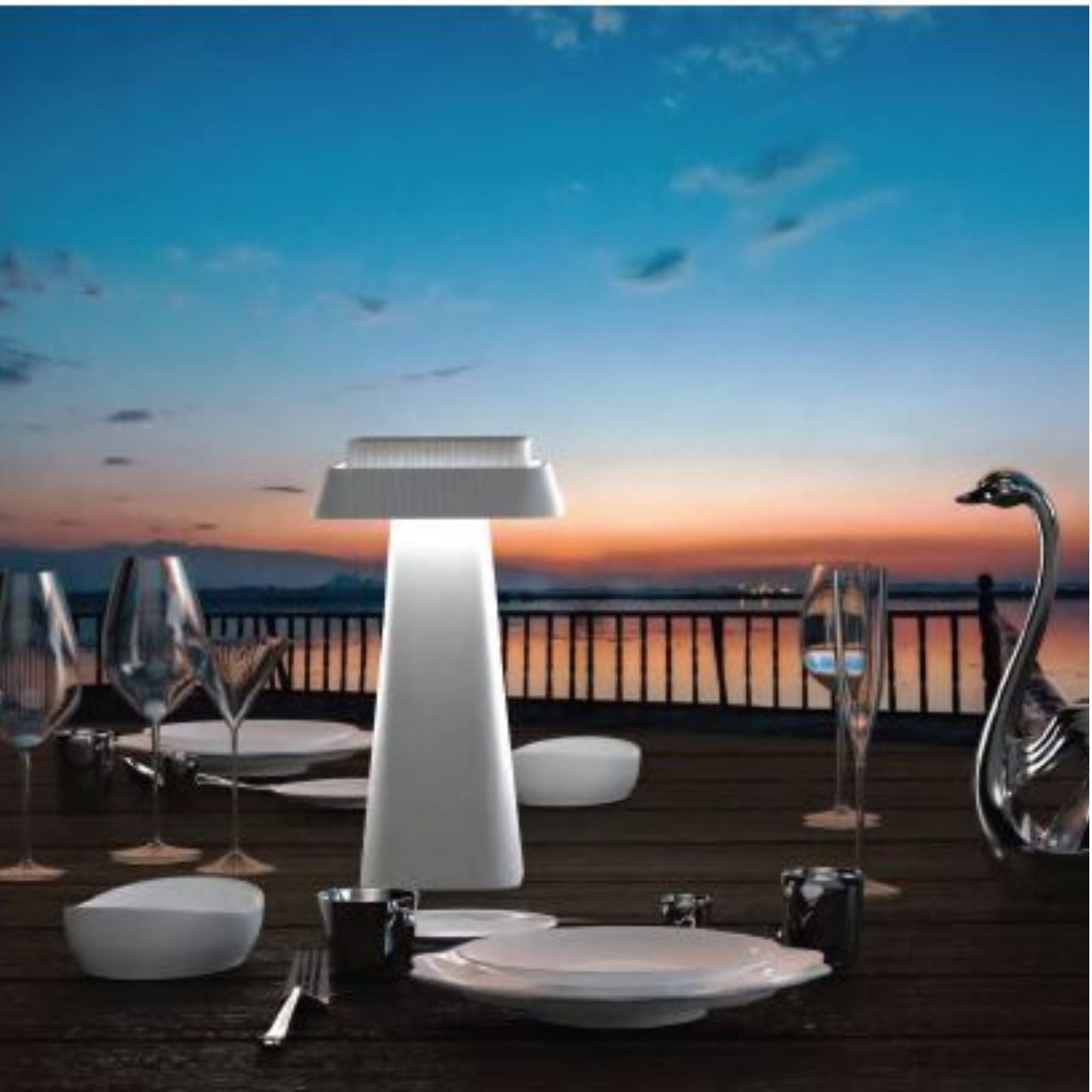 Lámpara de mesa LED solar blanca RITA - 3 modos de iluminación de 70 a 370 lúmenes - Táctil - Toma USB - Lumihome