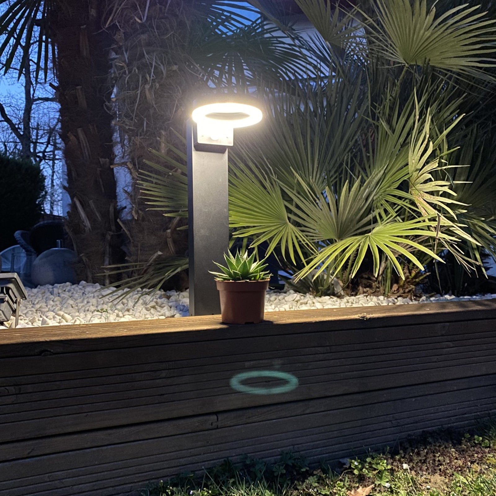 Pilona solar led DAYTONA - Detector de movimiento - 3 modos de iluminación - 75 a 600 lúmenes - Lumihome-France.com