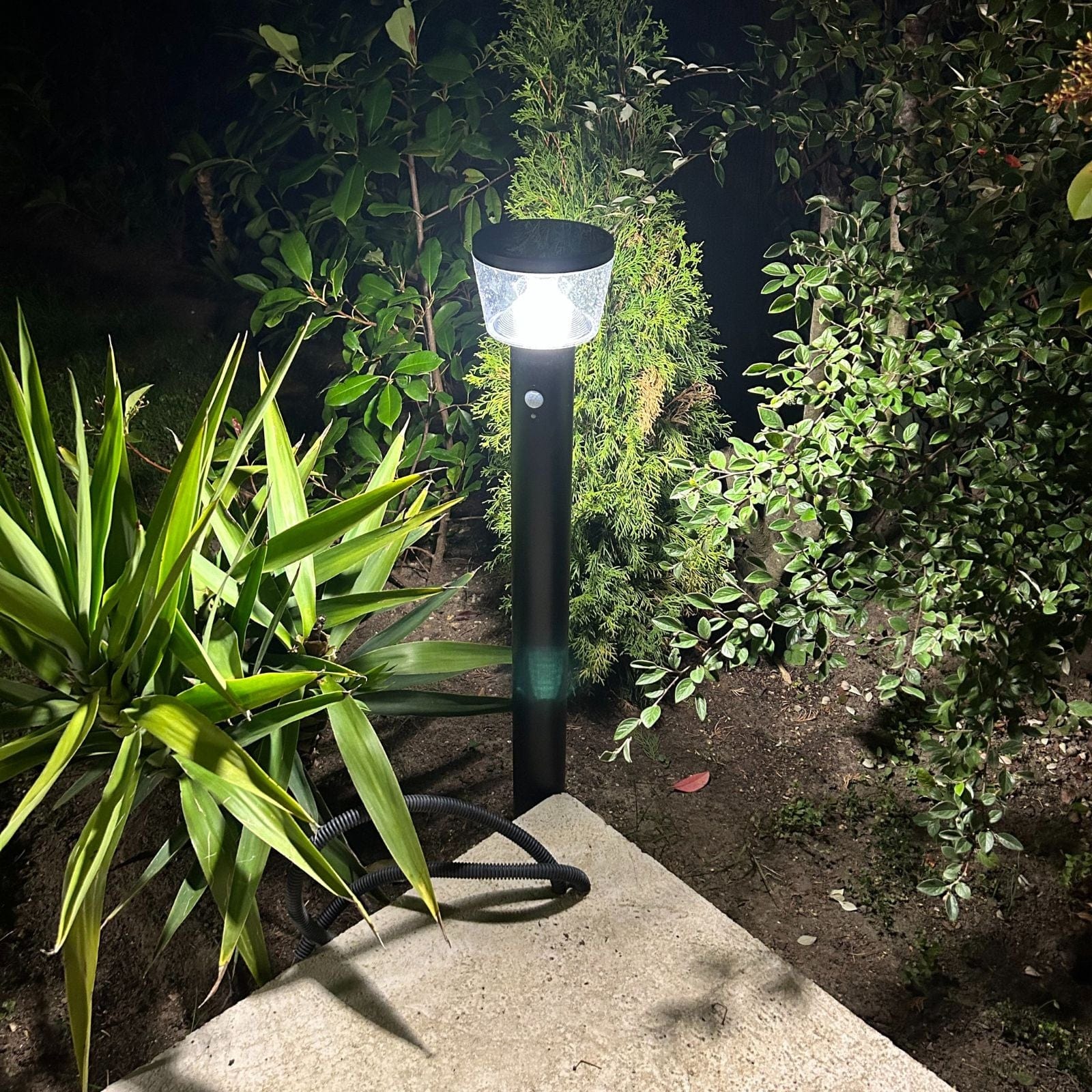 Pilona solar led DUBLIN - Detector de movimiento - 3 modos de iluminación - 75 a 600 lúmenes - Lumihome-France.com