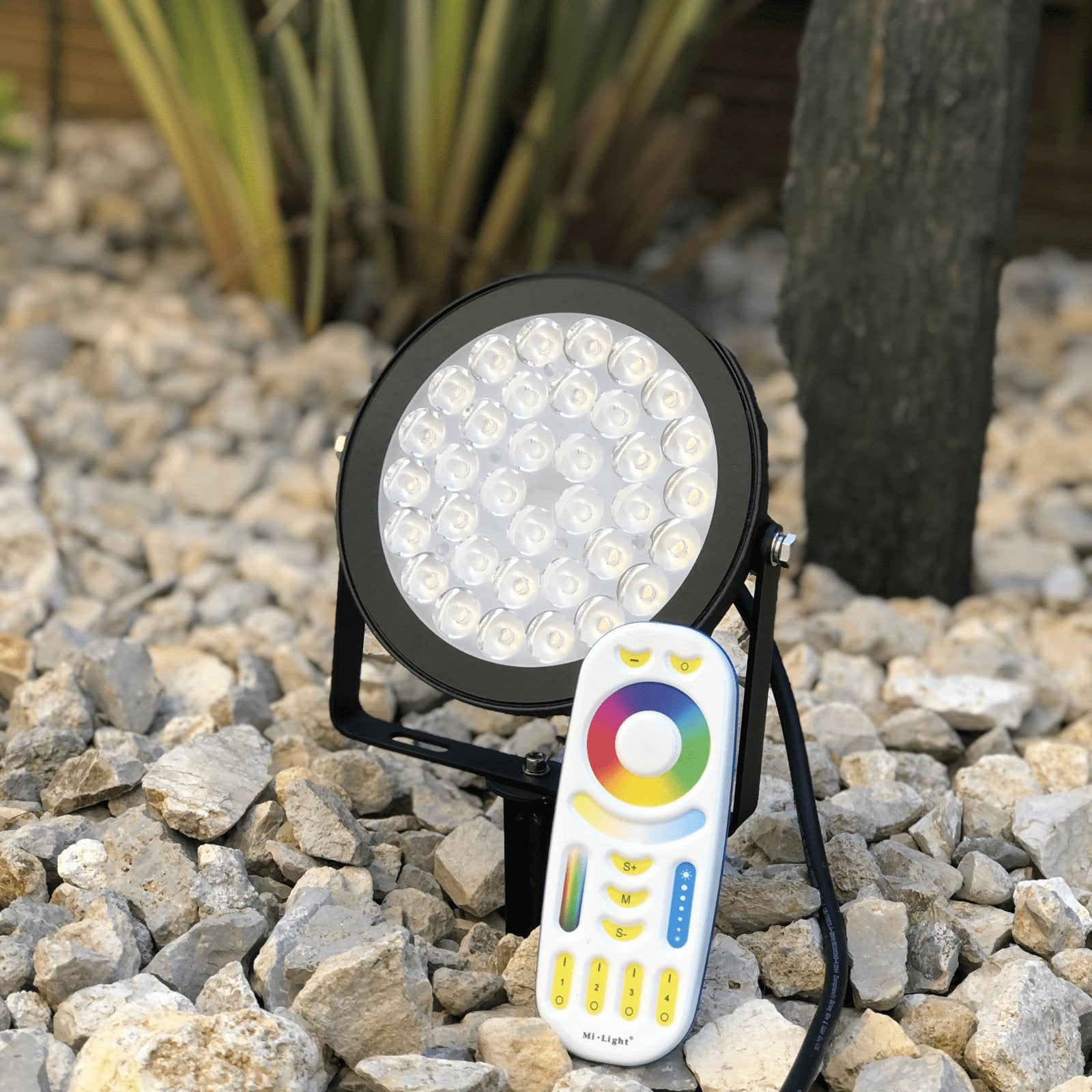 Foco de poste Connected Led RGB/CCT 15W - 230V - Ø 17 cm - Mando a distancia - Lumihome