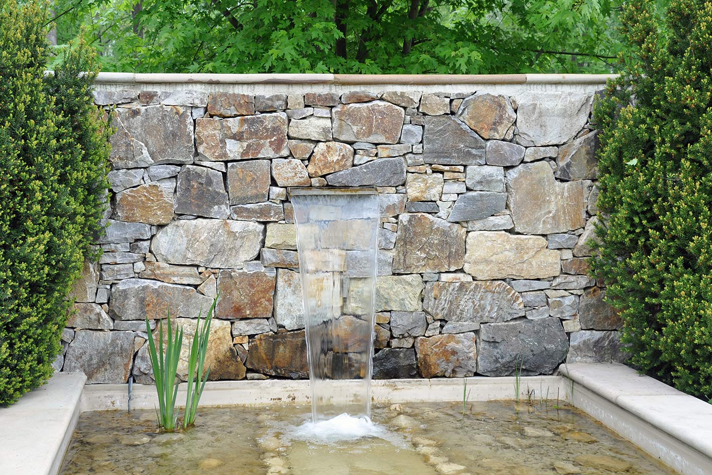 Una bella fontana per il vostro giardino - Lumihome