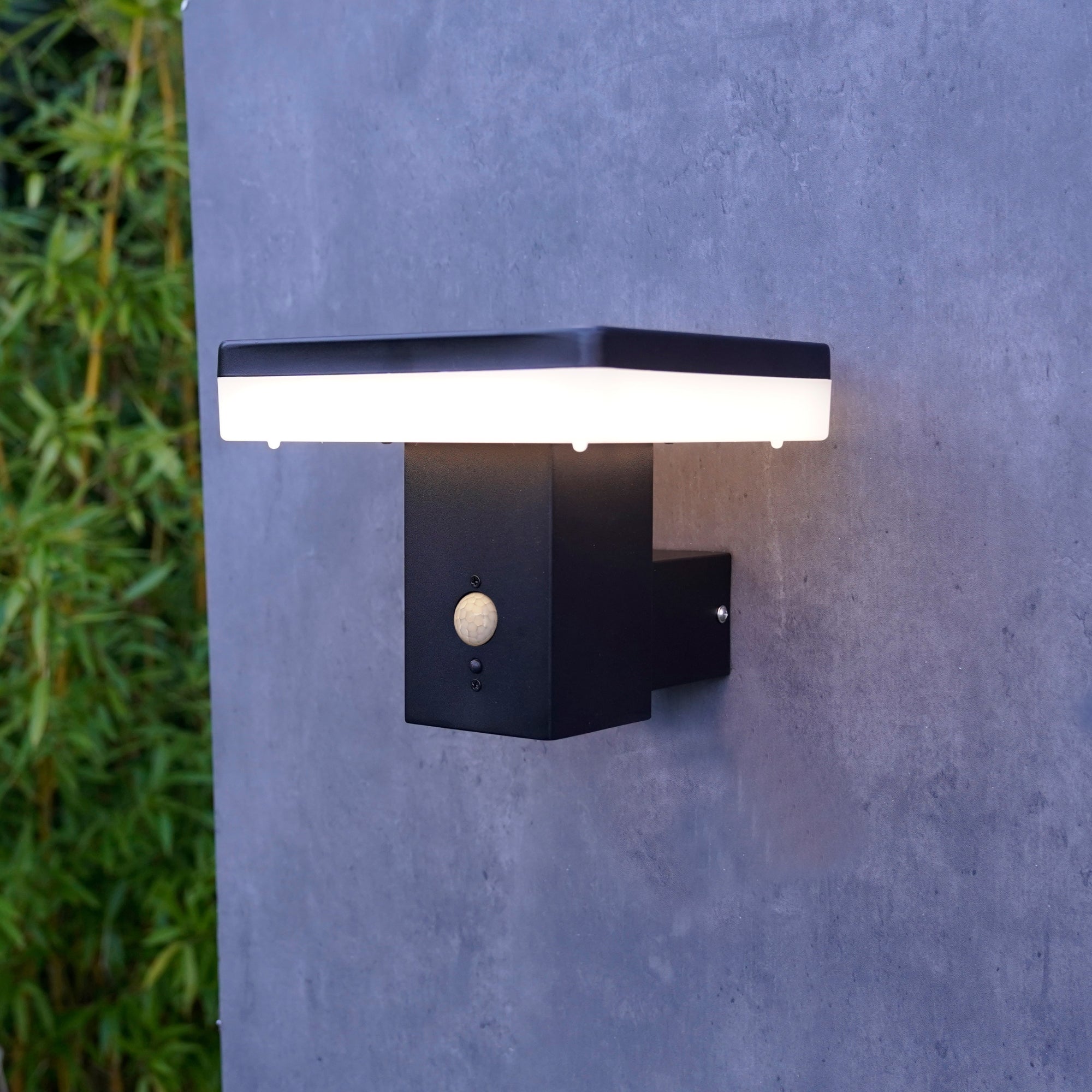 SUN-1000 Solar Led Wall Light - Rilevatore di movimento - 3 modalità di illuminazione da 150 a 1500 lumen - Lumihome