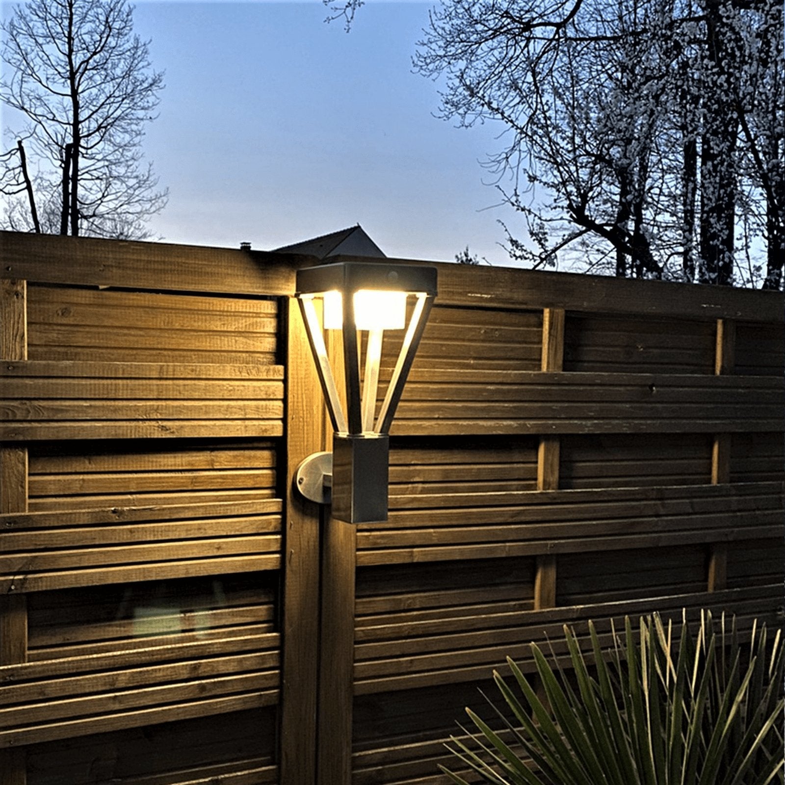 Lampada solare da parete a led per esterni LUXOR - Rilevatore di movimento - 3 modalità di illuminazione - da 75 a 600 lumen - Lumihome-France.com