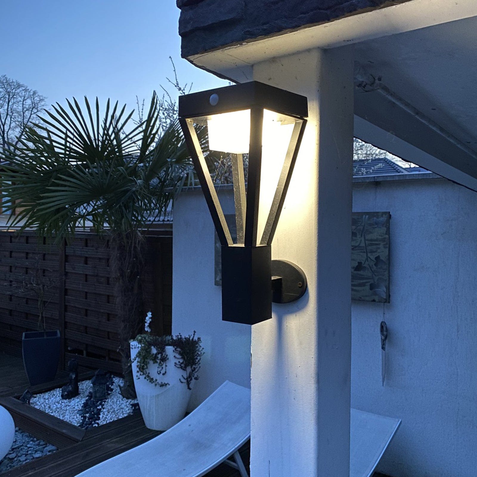 Lampada solare da parete a led per esterni LUXOR - Rilevatore di movimento - 3 modalità di illuminazione - da 75 a 600 lumen - Lumihome-France.com