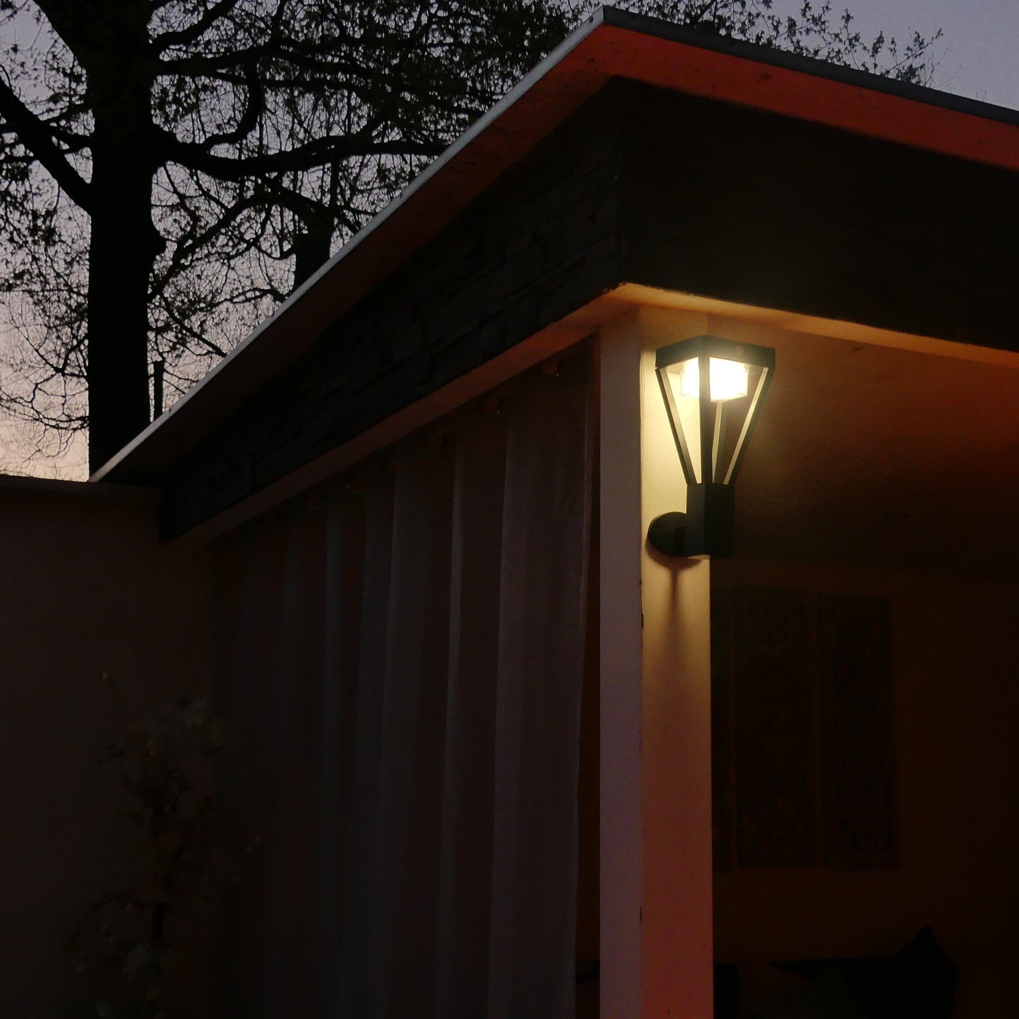 Lampada solare da parete a led per esterni LUXOR - Rilevatore di movimento - 3 modalità di illuminazione - da 75 a 600 lumen - Lumihome-France.com