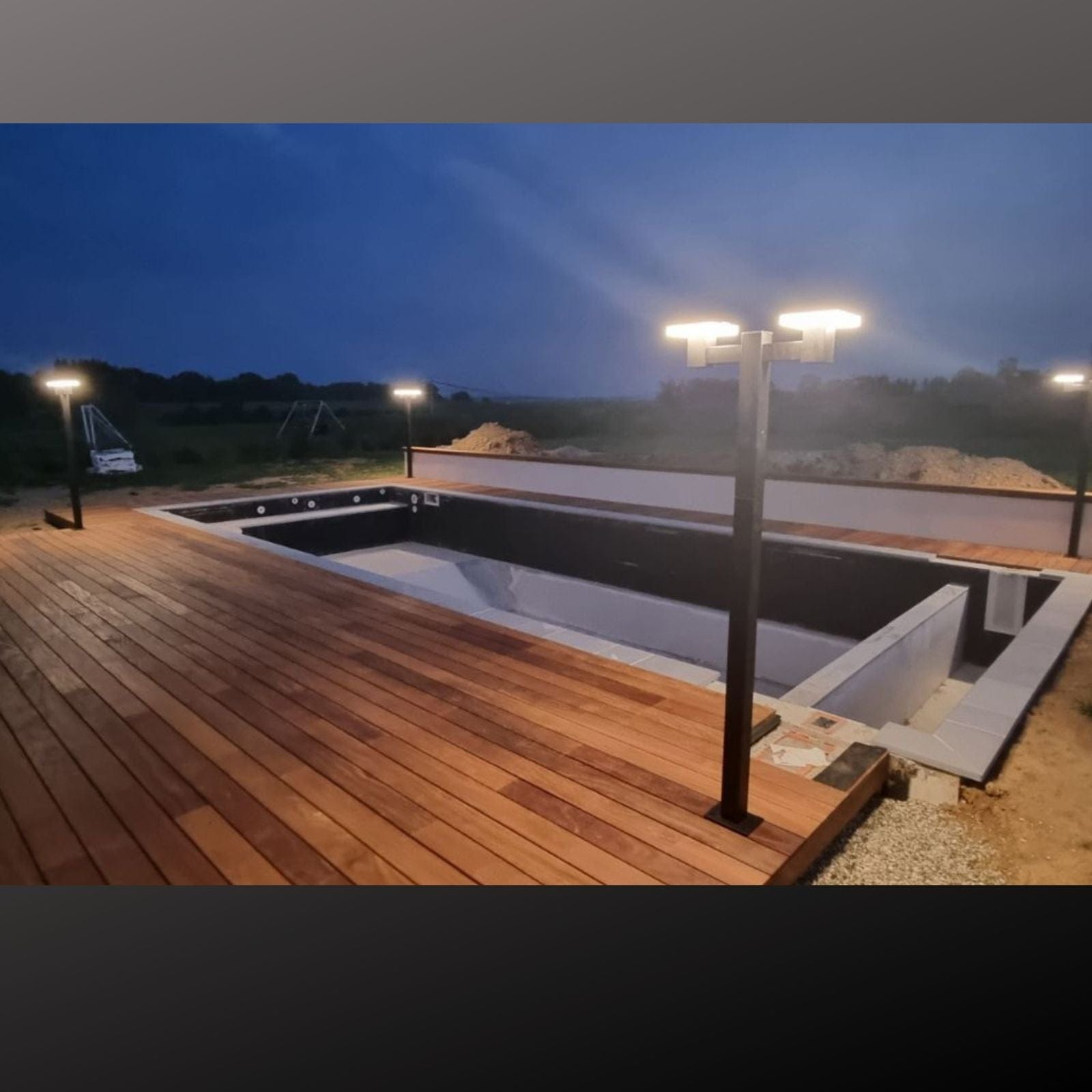 Lampada da terra a LED solare SUN-2000 - Altezza regolabile 1,20 m o 2 m - Da 200 a 2000 lumen - Telecomando - Lumihome