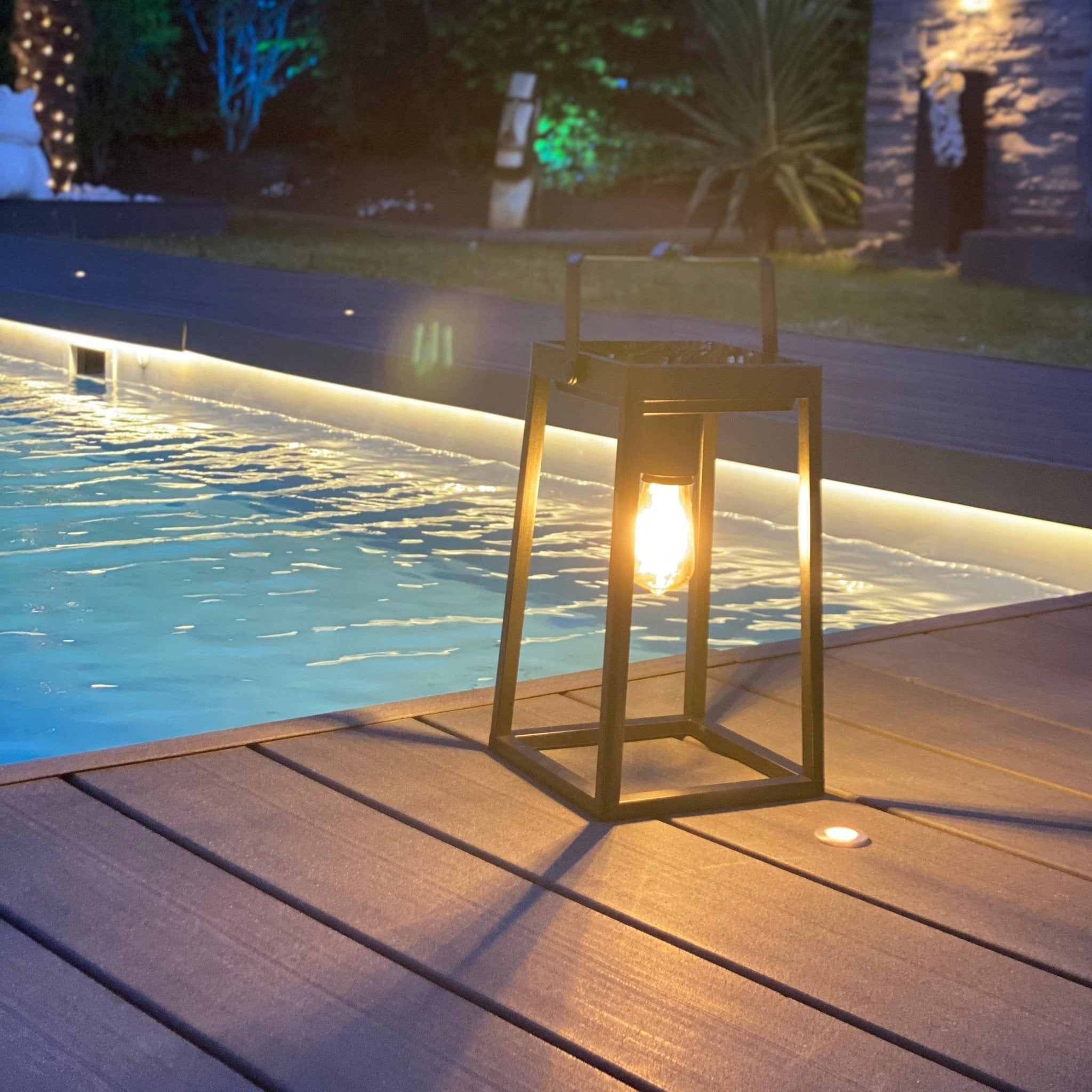 Lanterna solare a led - Nero - Altezza 30 cm - Lampadina E27 inclusa - Cavo USB - 400 lumen max - Lumihome-France.com