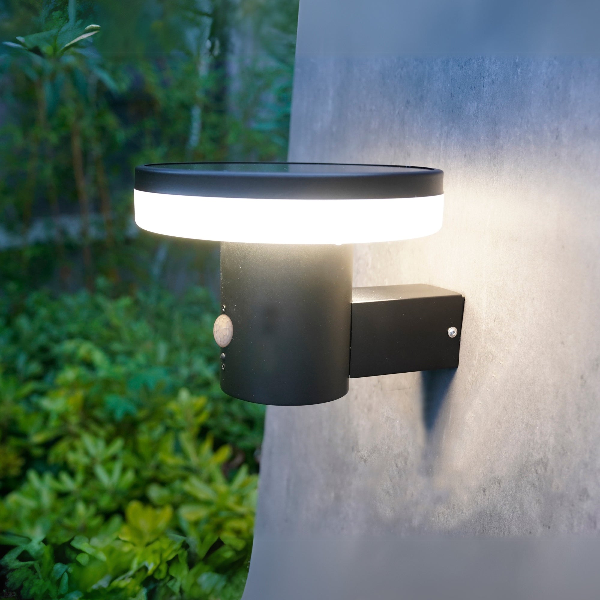 Candeeiro de parede LED solar ALTO - Detetor de movimento - 3 modos de iluminação 150 a 1000 lúmens - Lumihome