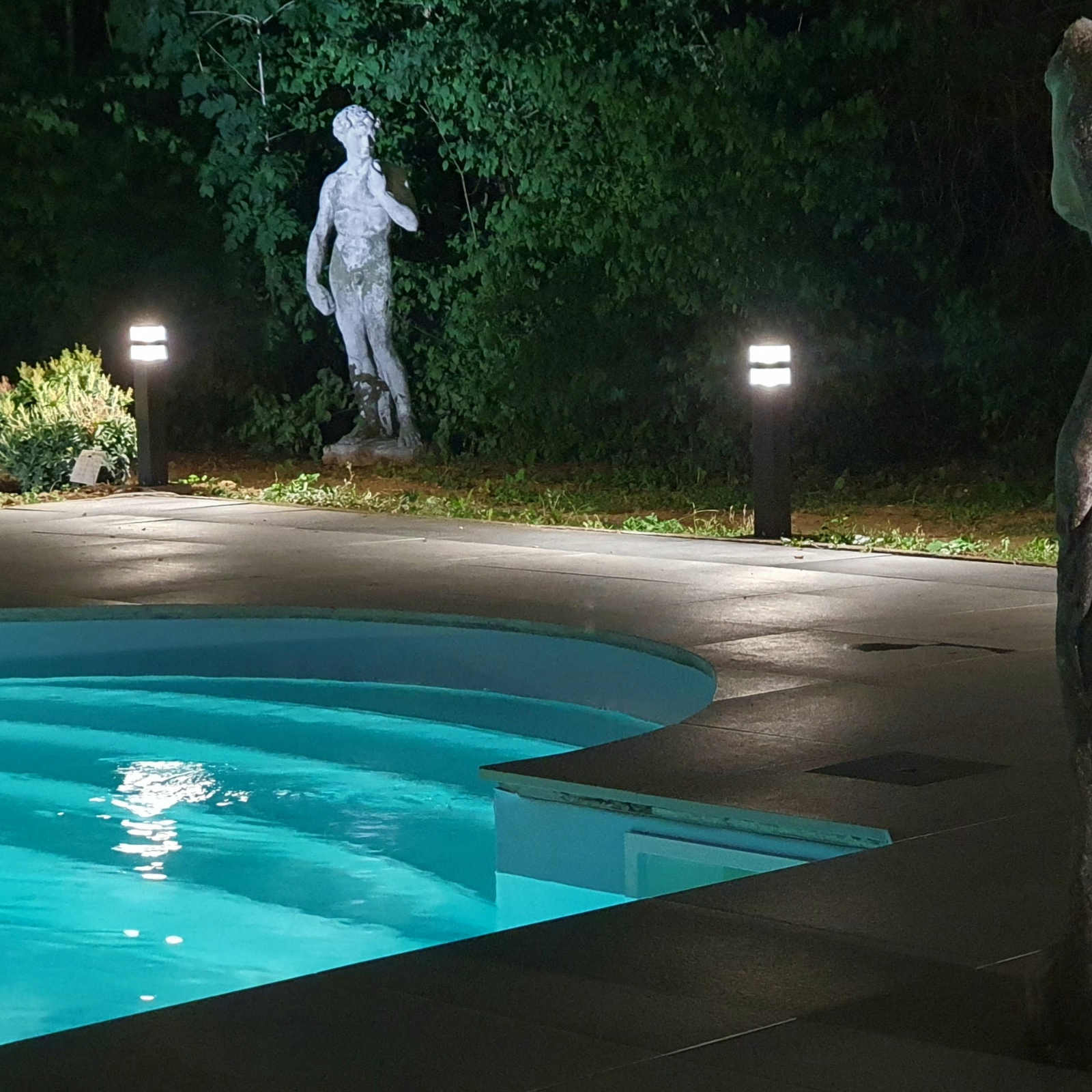 Baliza LED em forma de pirâmide para piscinas - 12V - 1000 lúmens - 4000K